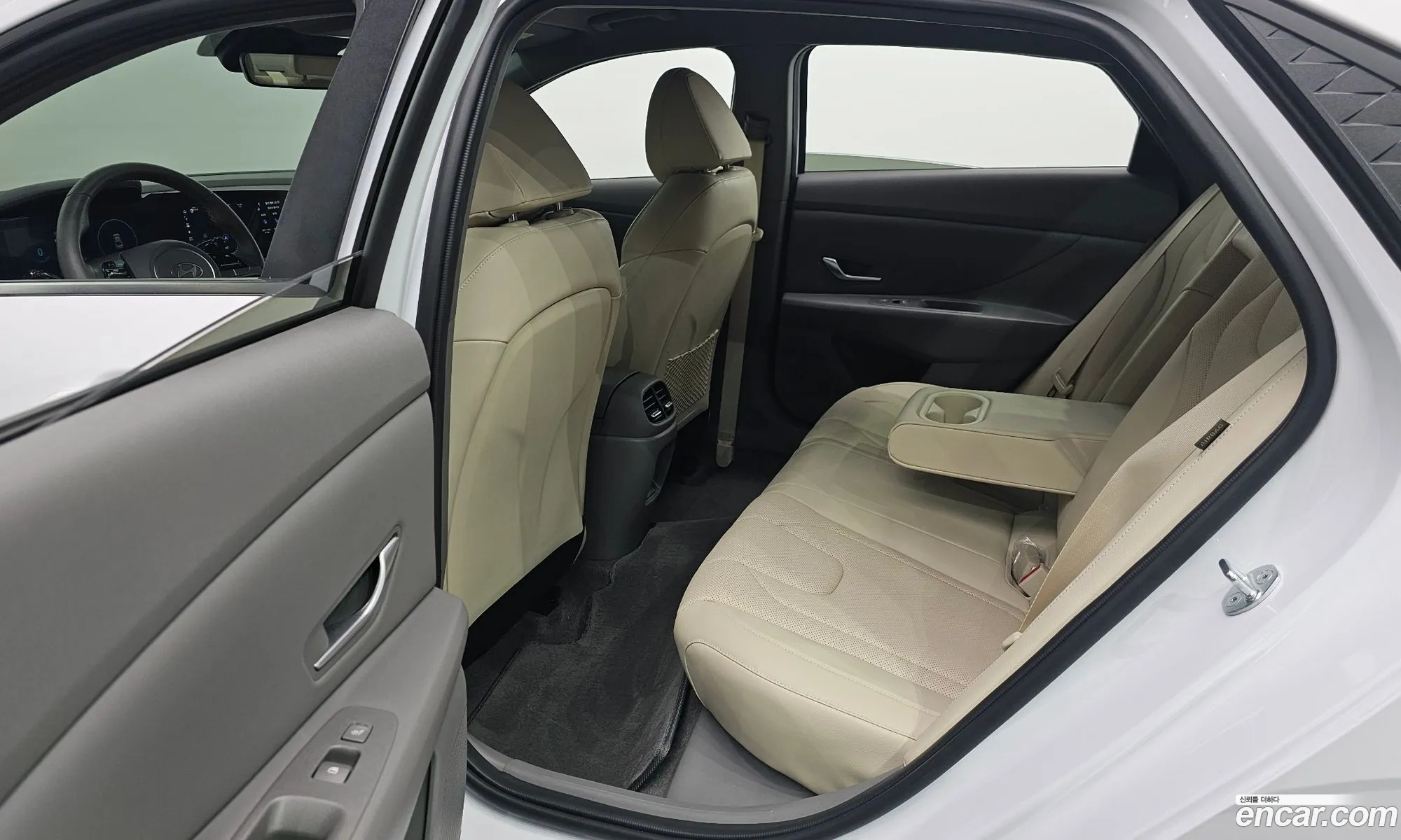 Hyundai Elantra 2023 KMHLR41EERU555777 — 2