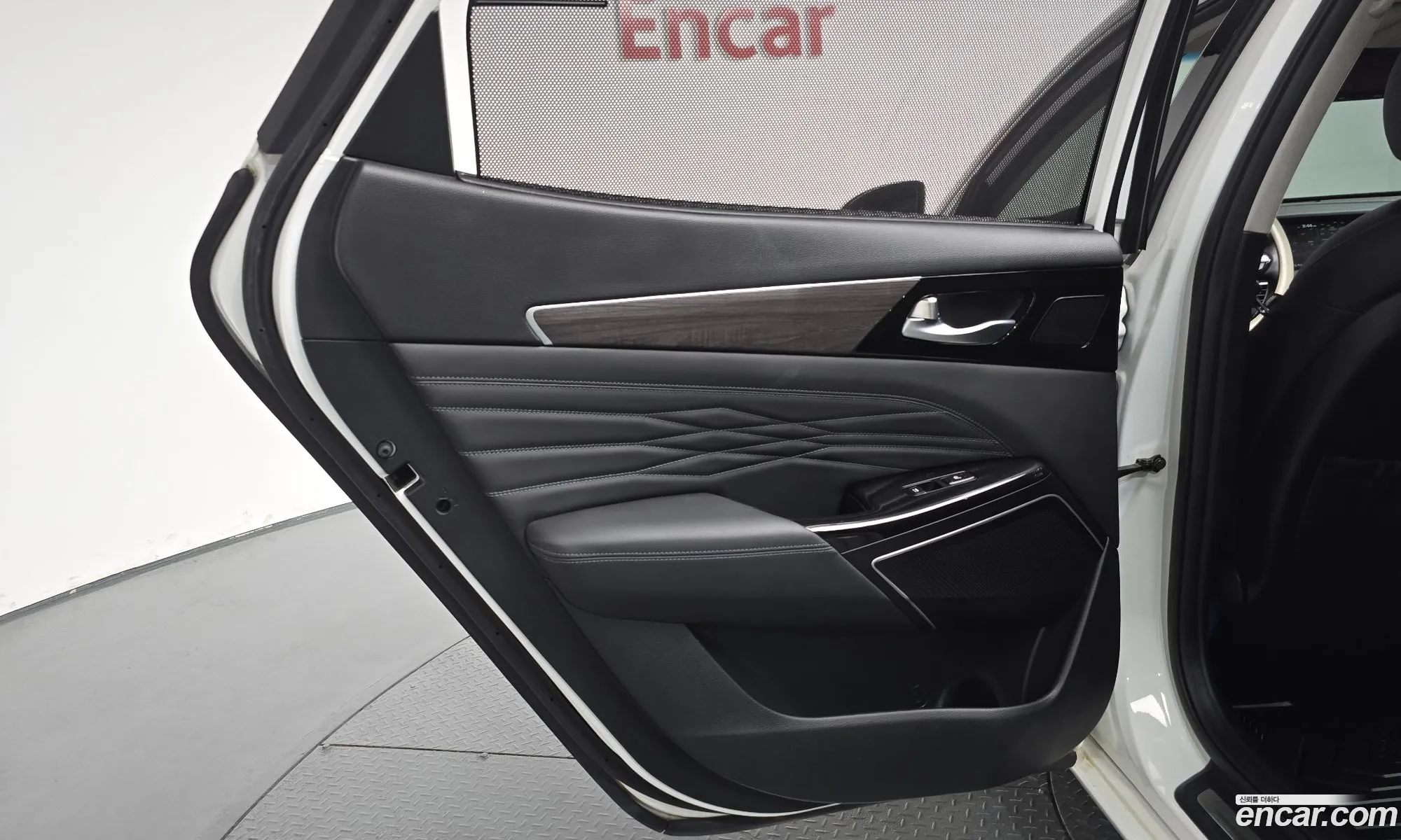 Kia K7 Premier Hybrid 2019 — 14