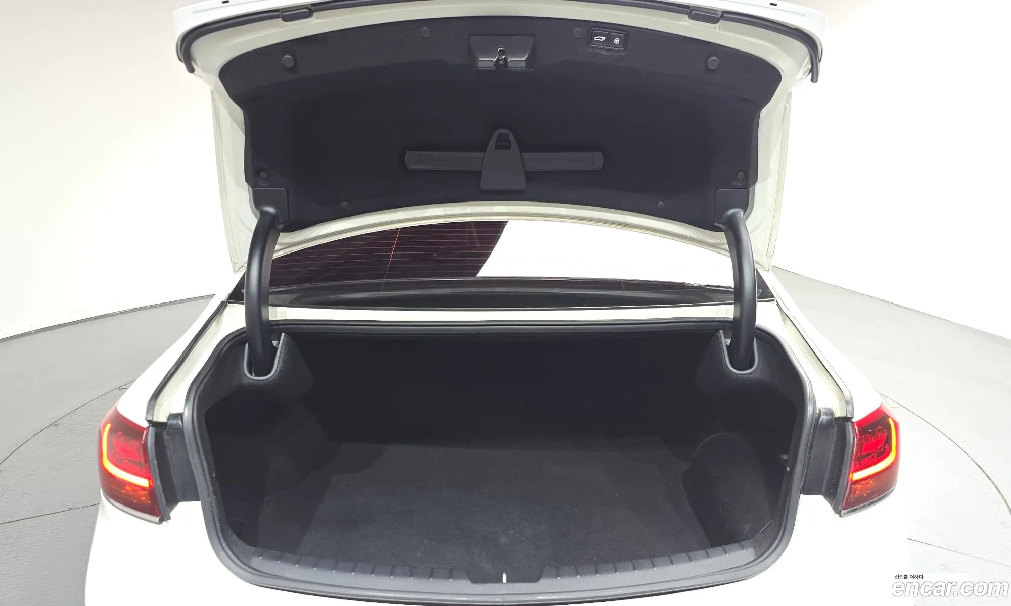 Kia K7 Premier Hybrid 2019 — 35