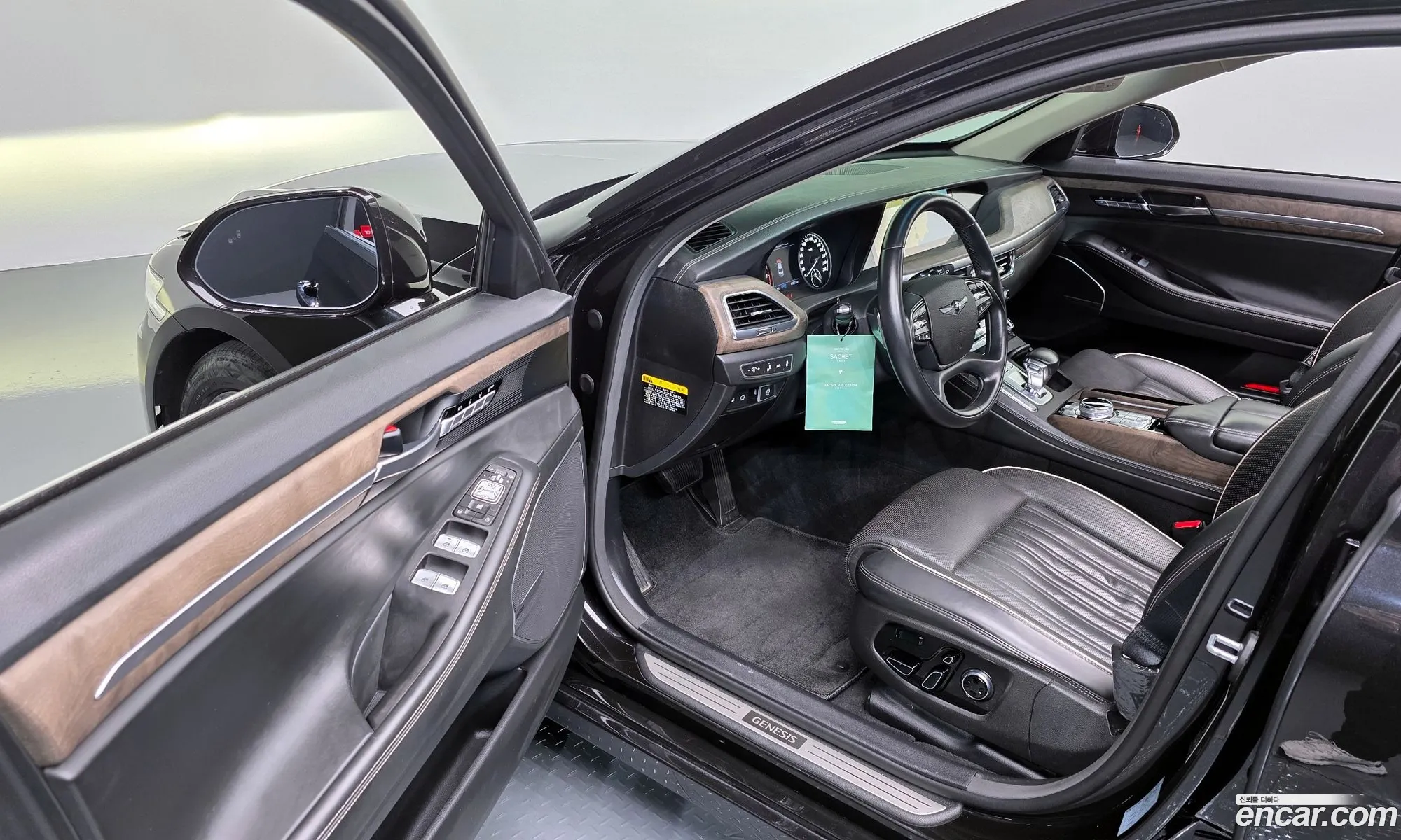 Genesis G90 2019 KMHG141DDKU063635 — 5