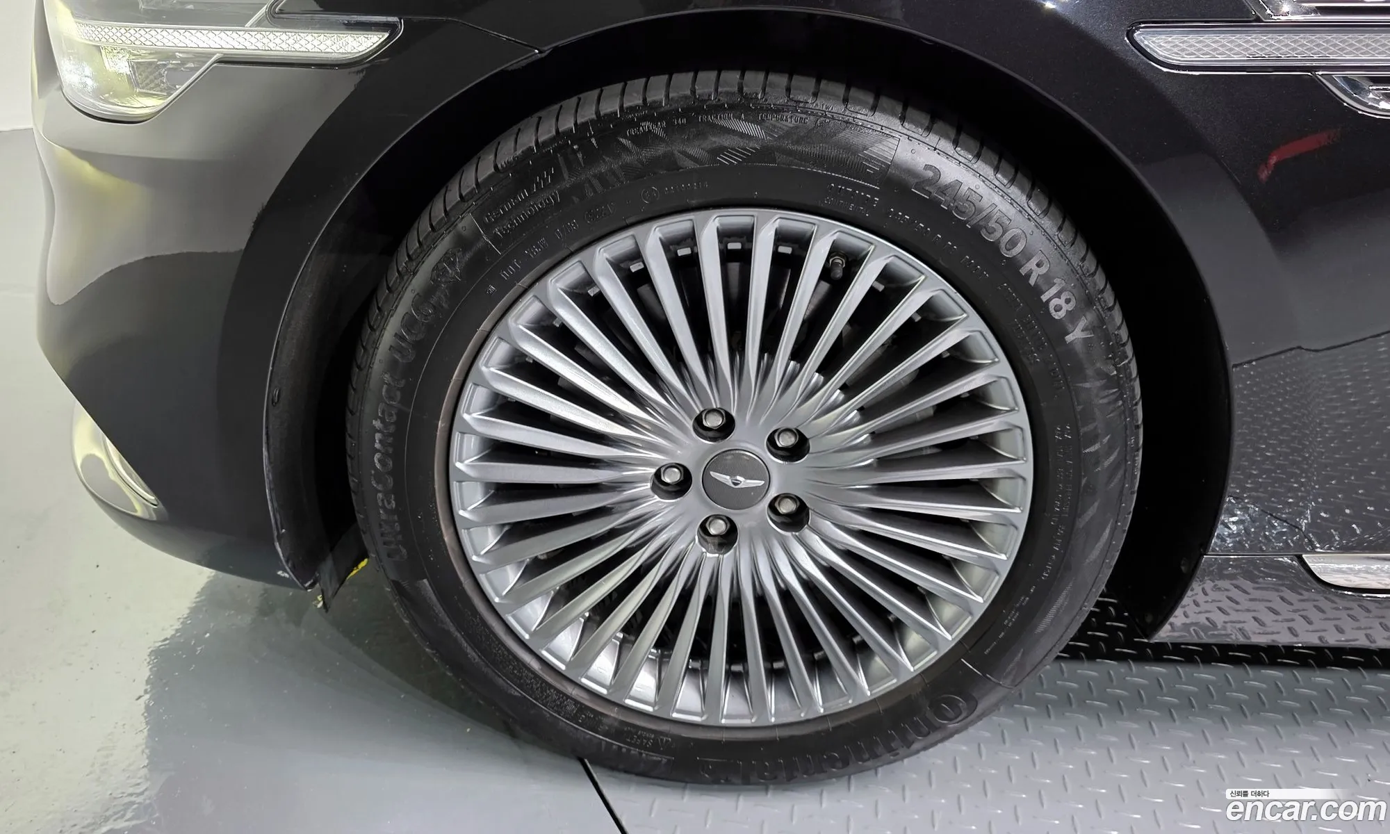 Genesis G90 2019 KMHG141DDKU063635 — 4