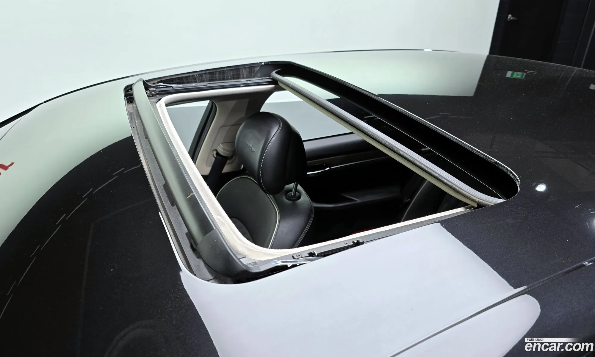 Genesis G90 2019 KMHG141DDKU063635 — 35