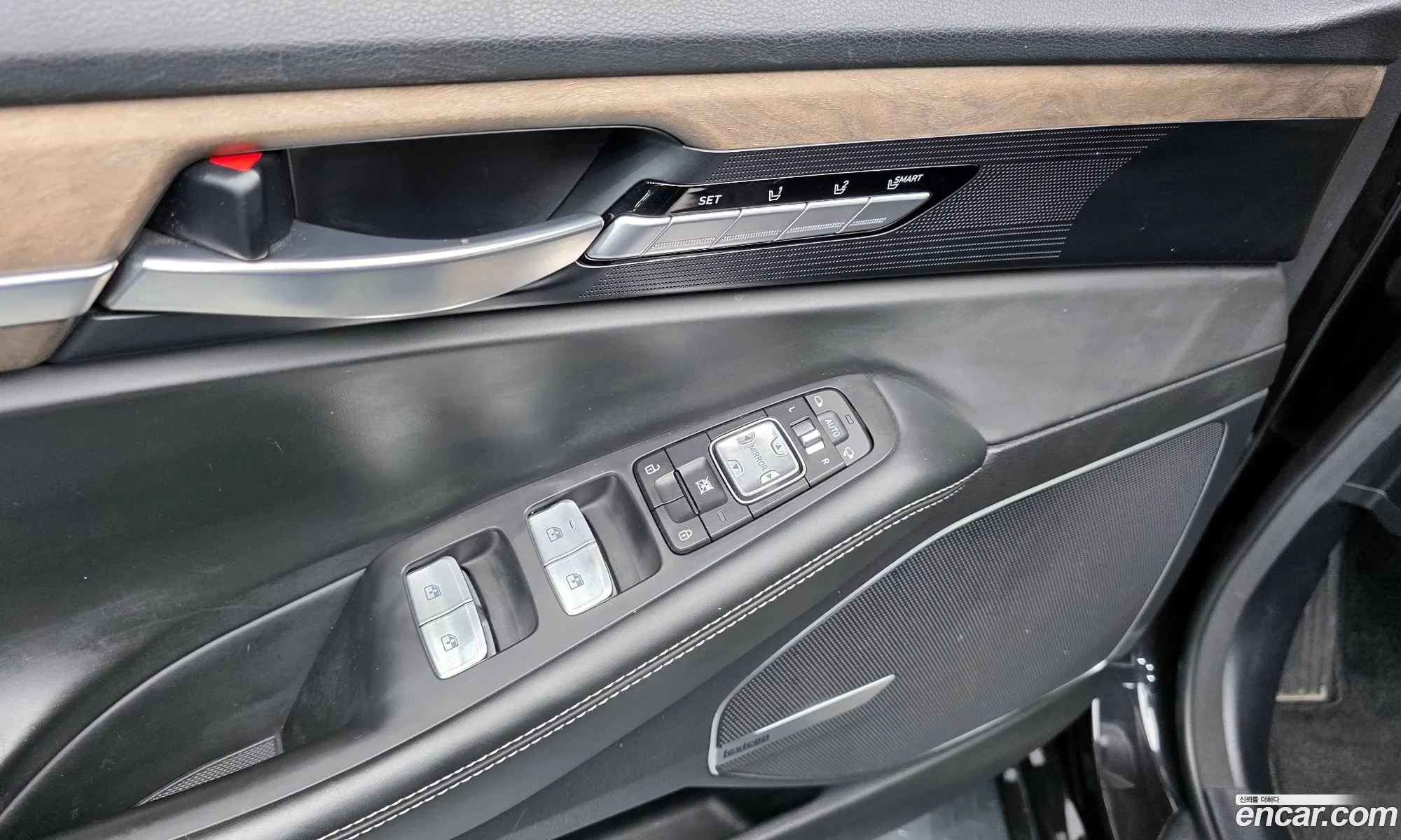 Genesis G90 2019 KMHG141DDKU063635 — 17