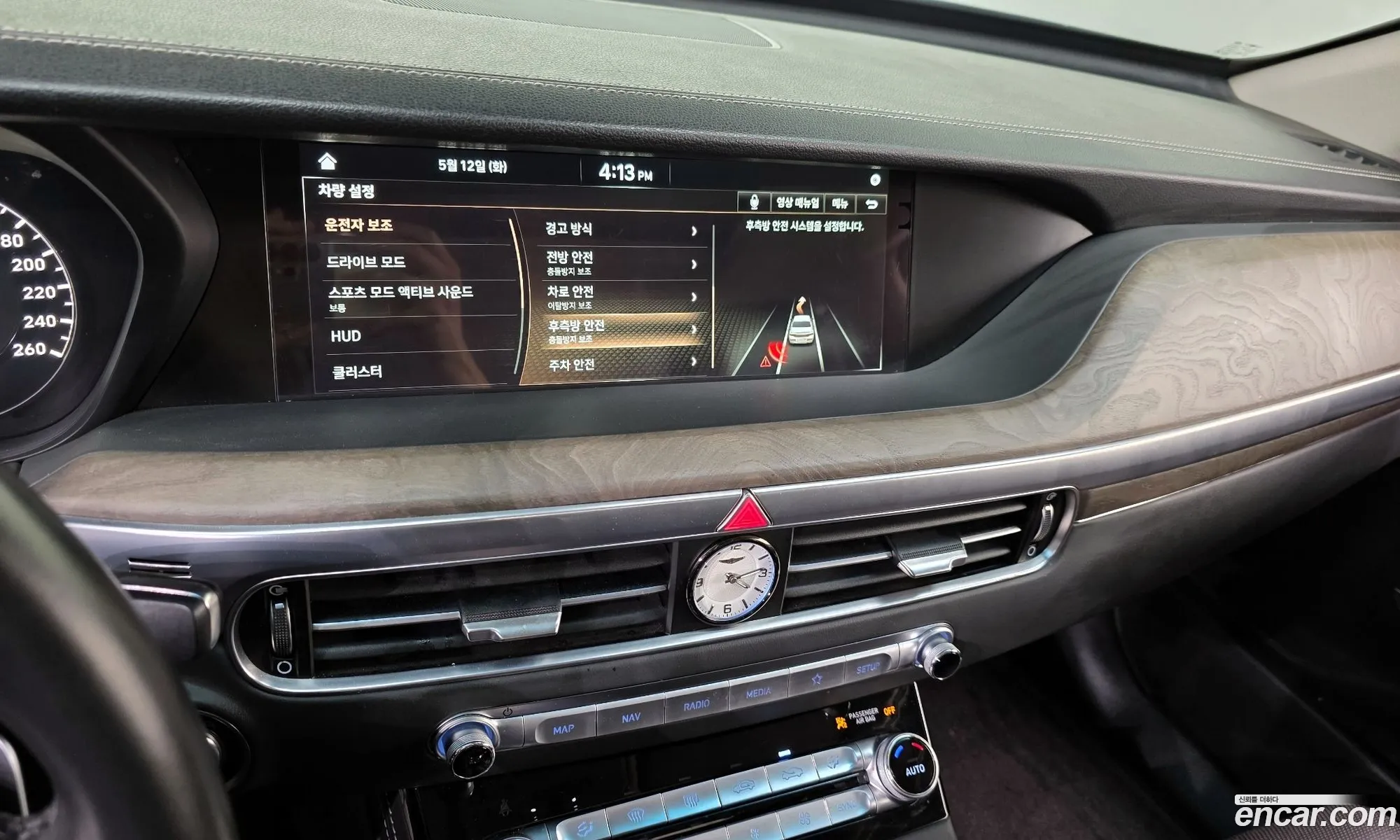Genesis G90 2019 KMHG141DDKU063635 — 10