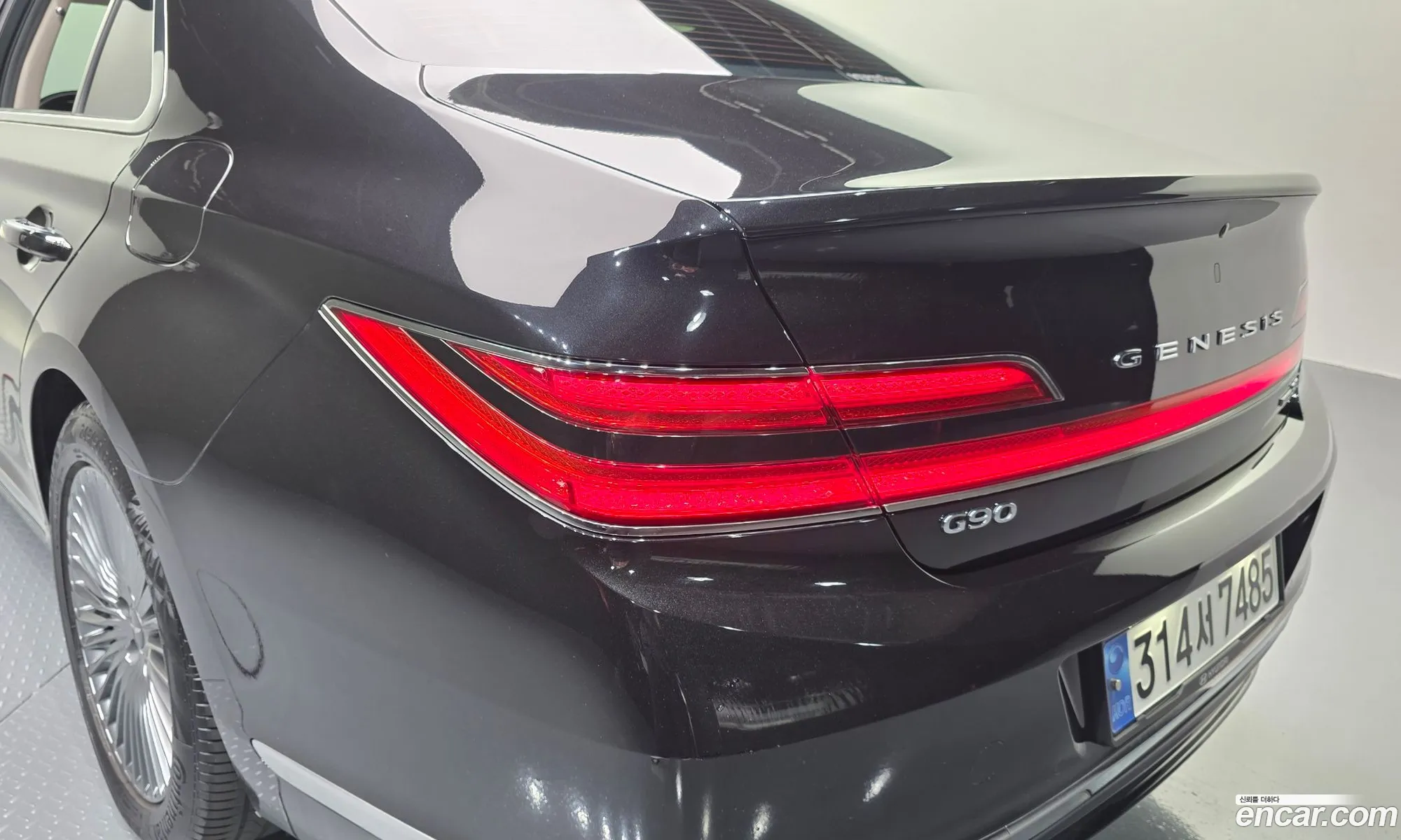 Genesis G90 2019 KMHG141DDKU063635 — 8