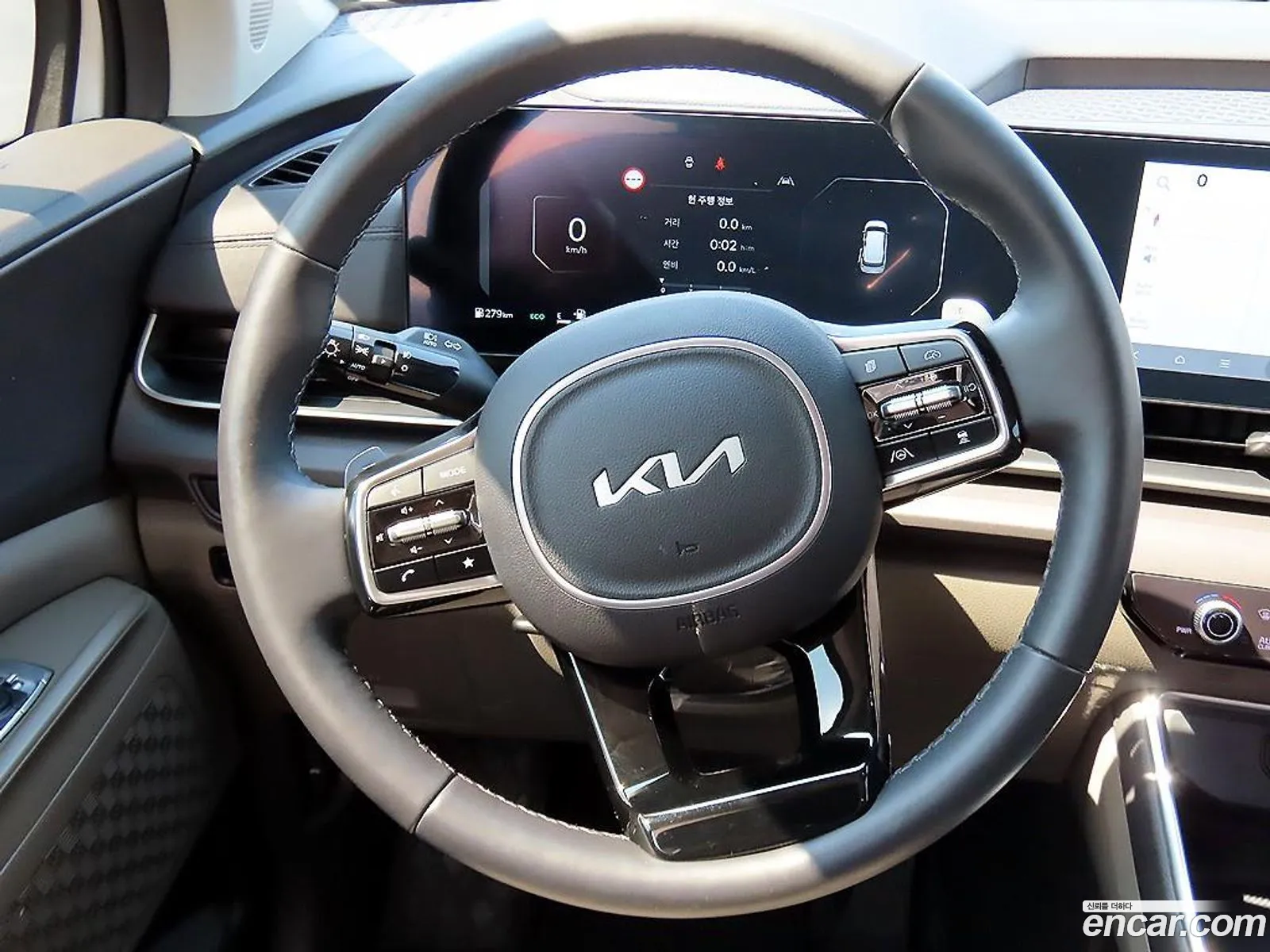 Kia Carnival 2024 — 18