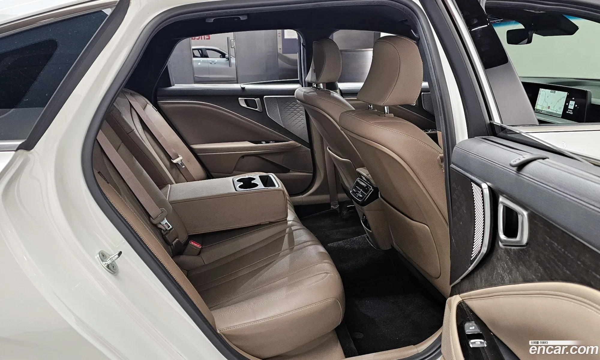 Kia K8 2022 KNAM241BBPA037600 — 2