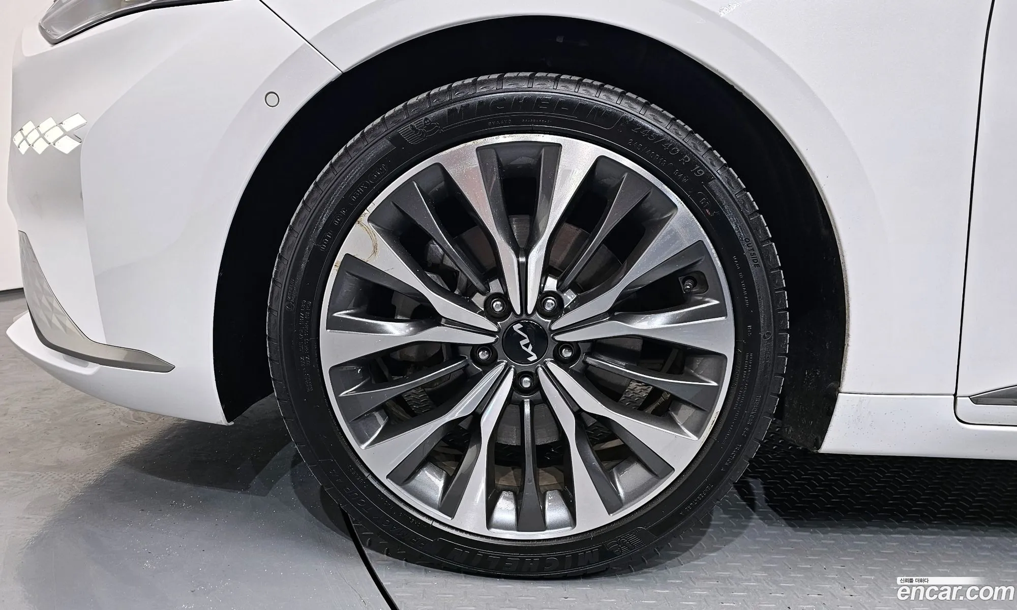 Kia K8 2022 KNAM241BBPA037600 — 12