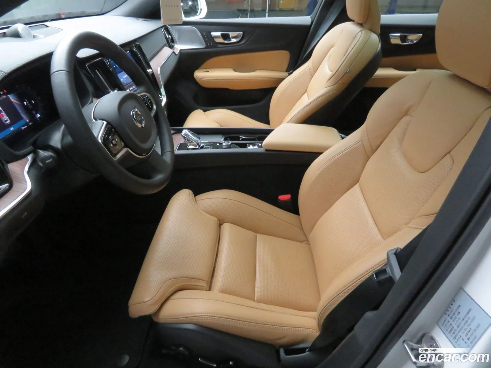 Volvo V60 Cross Country 2025 — 17