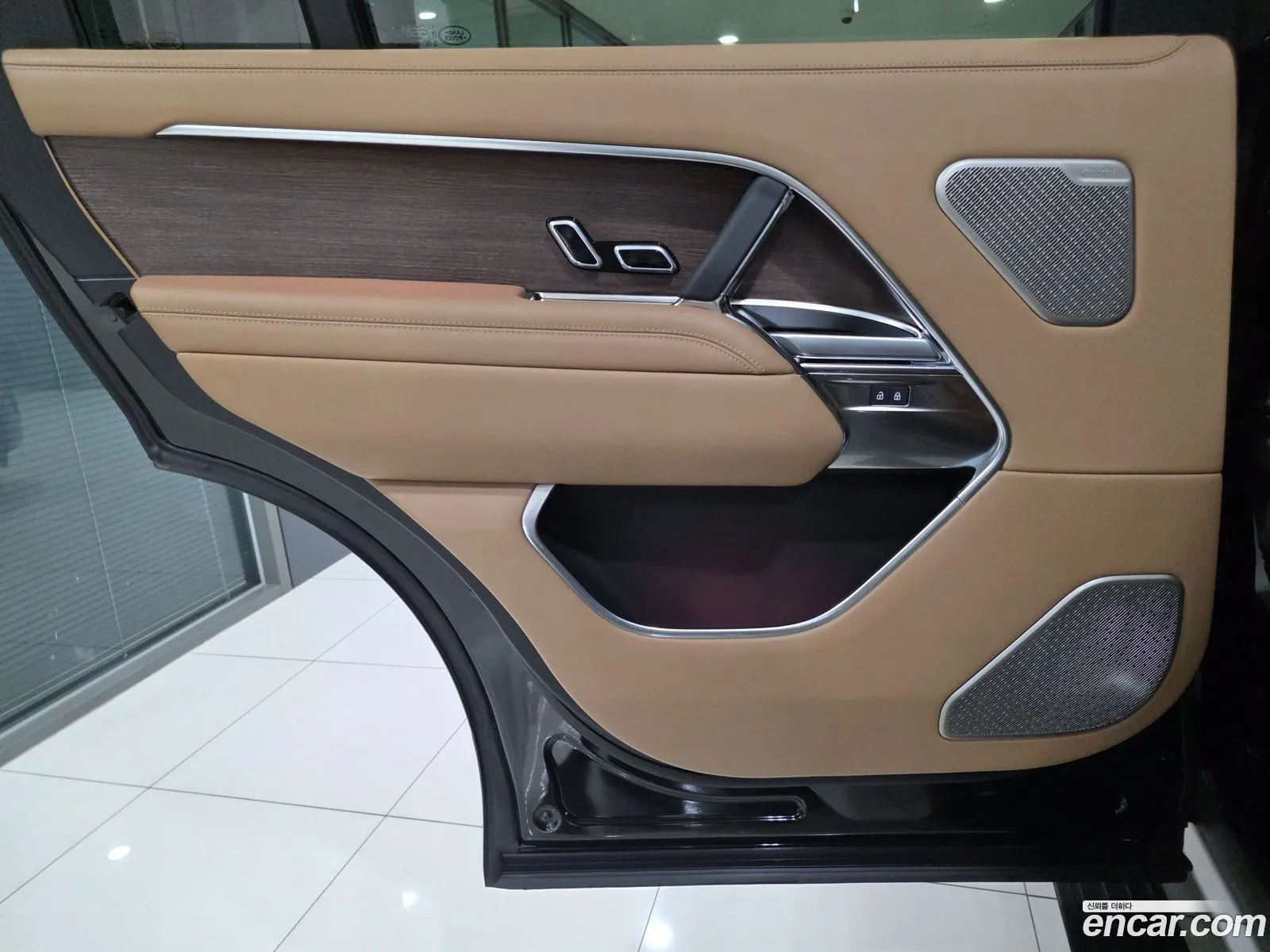 Land Rover Range Rover 2024 — 14
