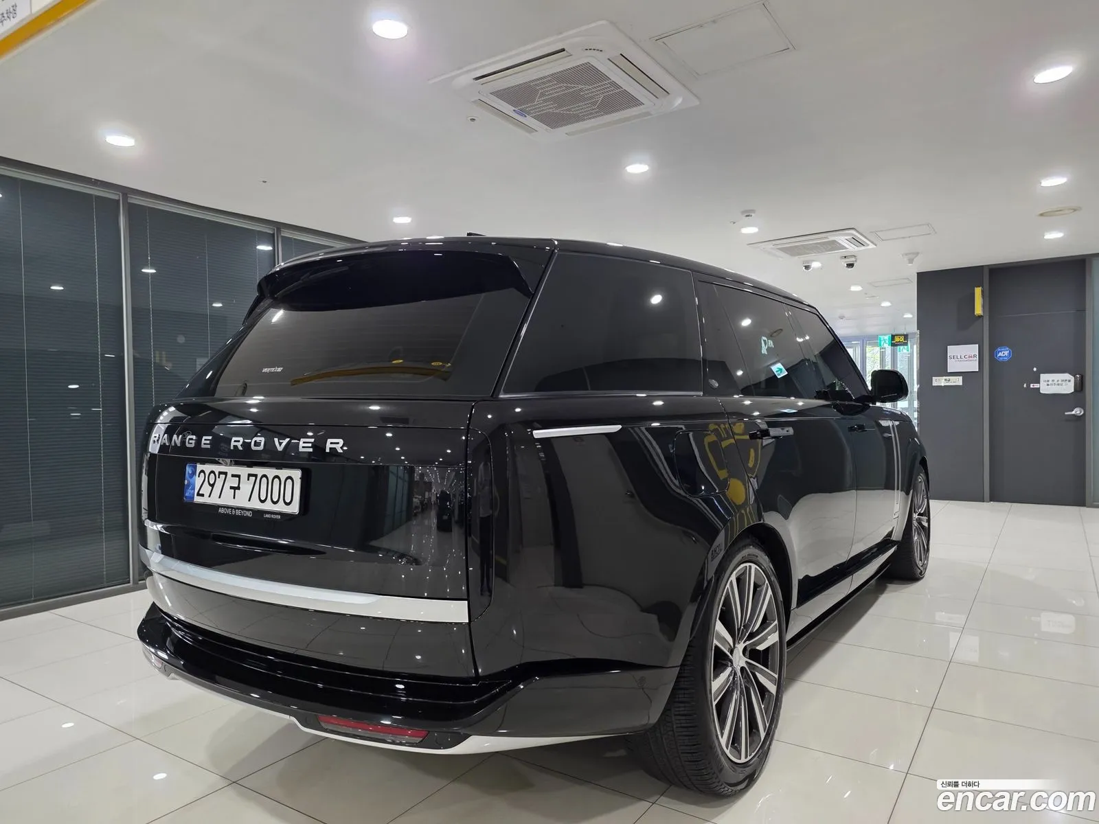 Land Rover Range Rover 2024 — 12