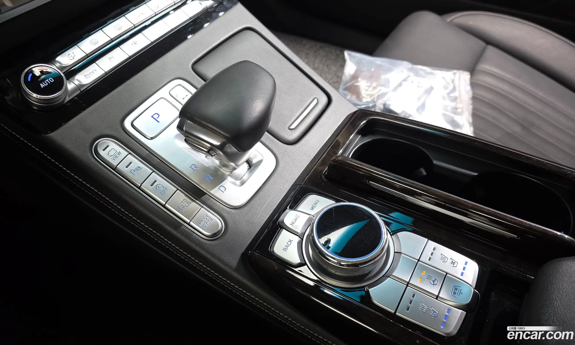 Genesis G90 2020 KMHG241DDMU083860 — 8