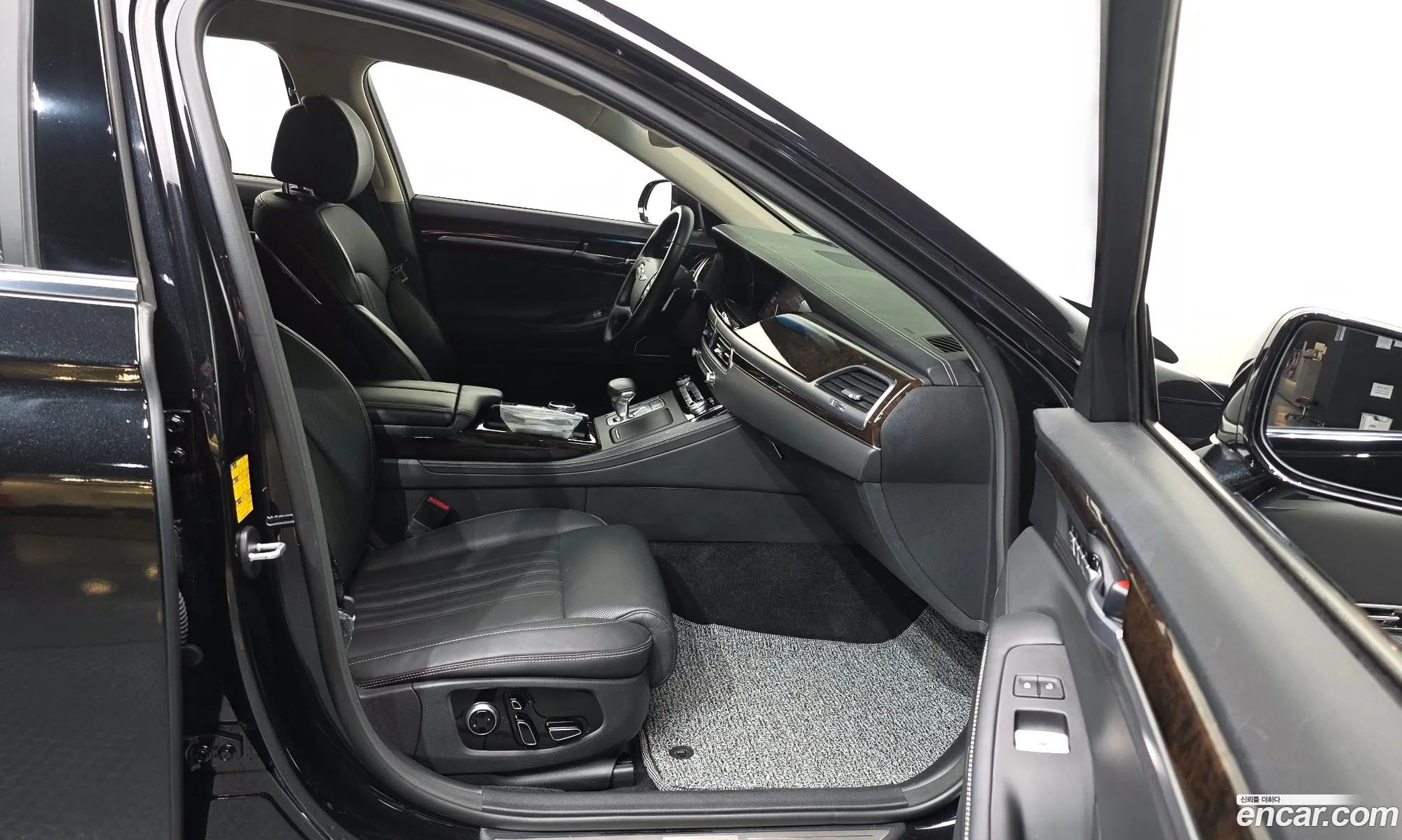 Genesis G90 2020 KMHG241DDMU083860 — 16