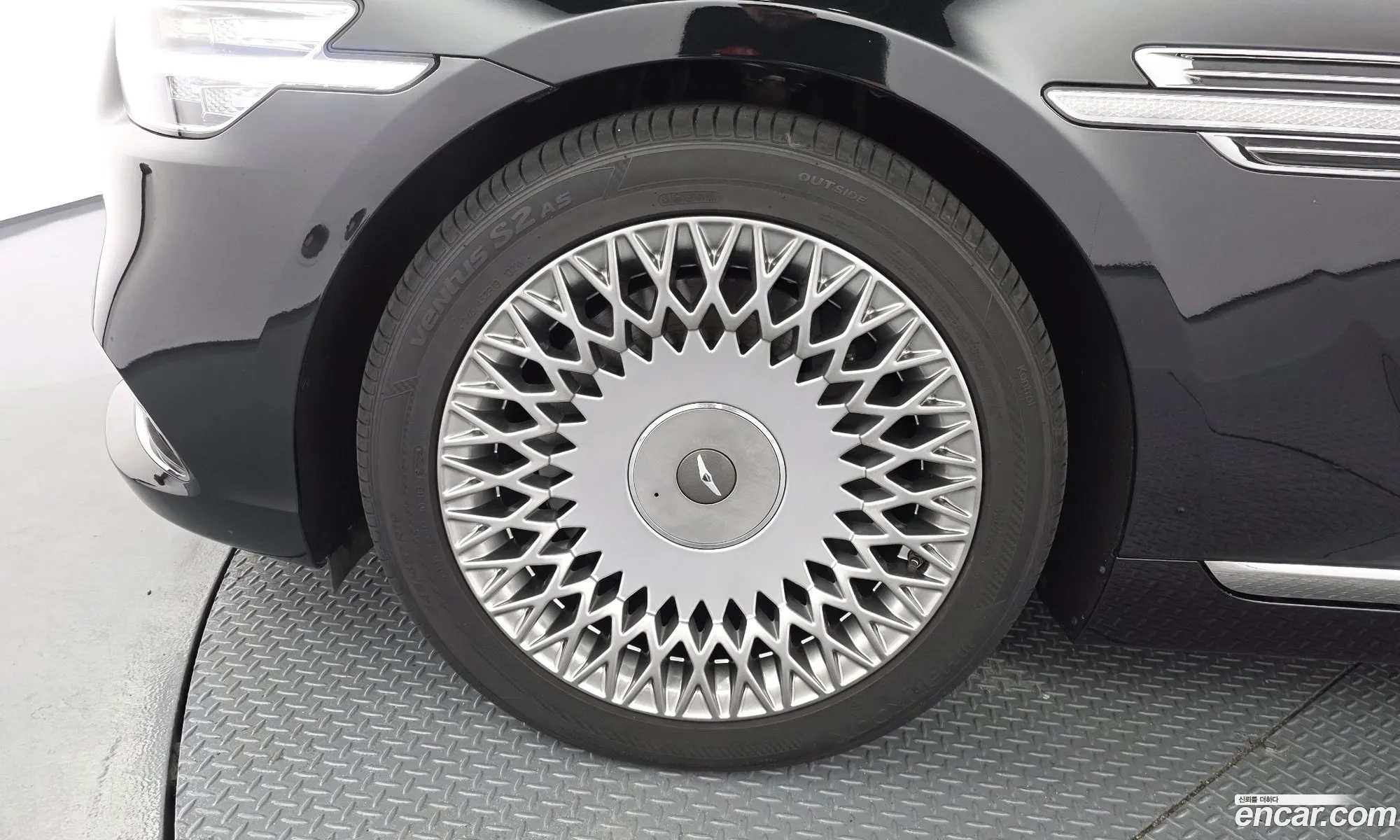 Genesis G90 2020 KMHG241DDMU083860 — 25