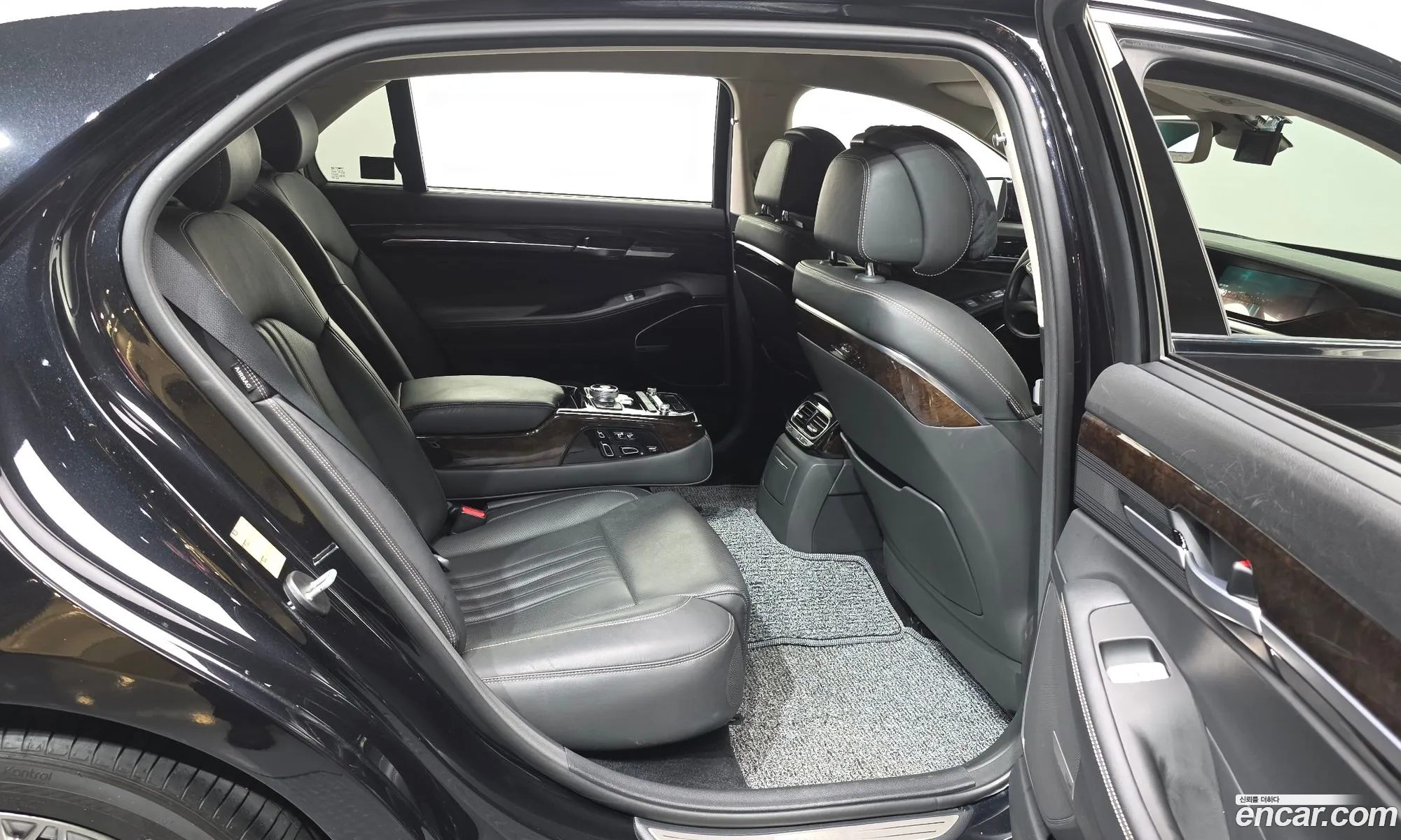 Genesis G90 2020 KMHG241DDMU083860 — 37