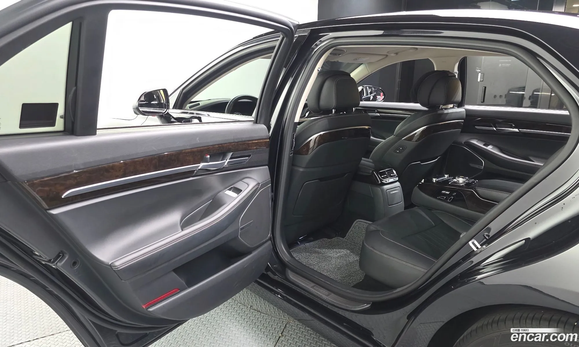 Genesis G90 2020 KMHG241DDMU083860 — 27