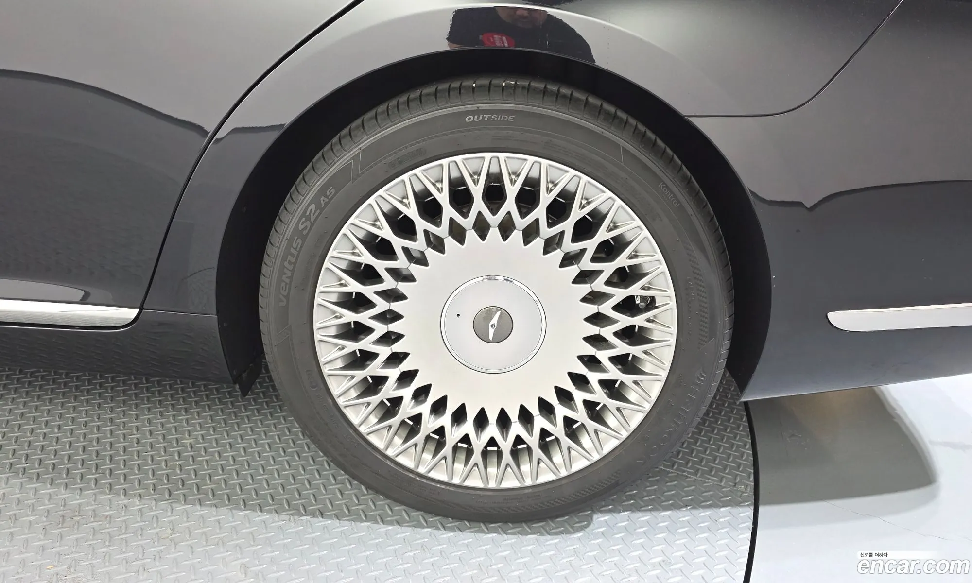 Genesis G90 2020 KMHG241DDMU083860 — 21