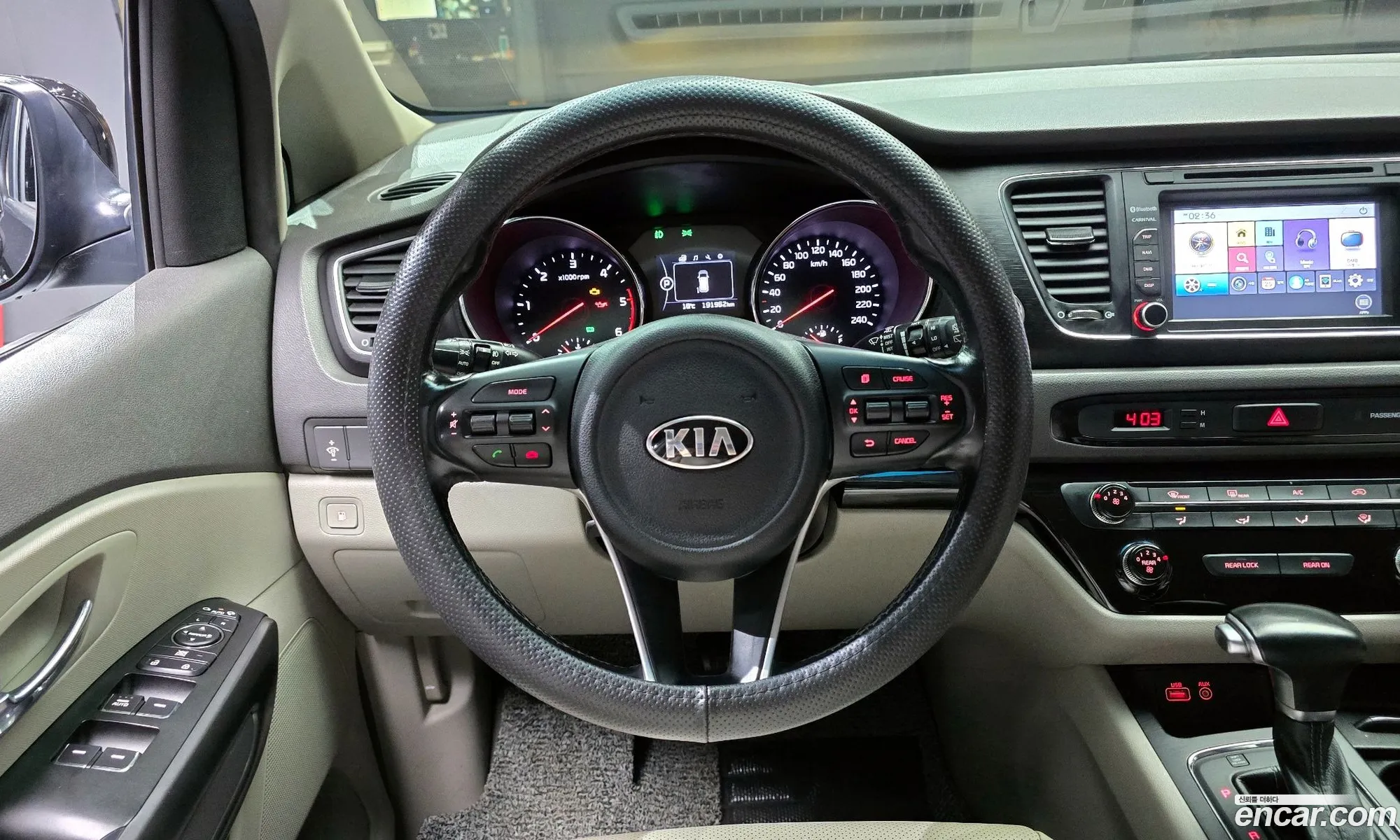 Kia Carnival 2017 KNAMB81ABJS369437 — 2