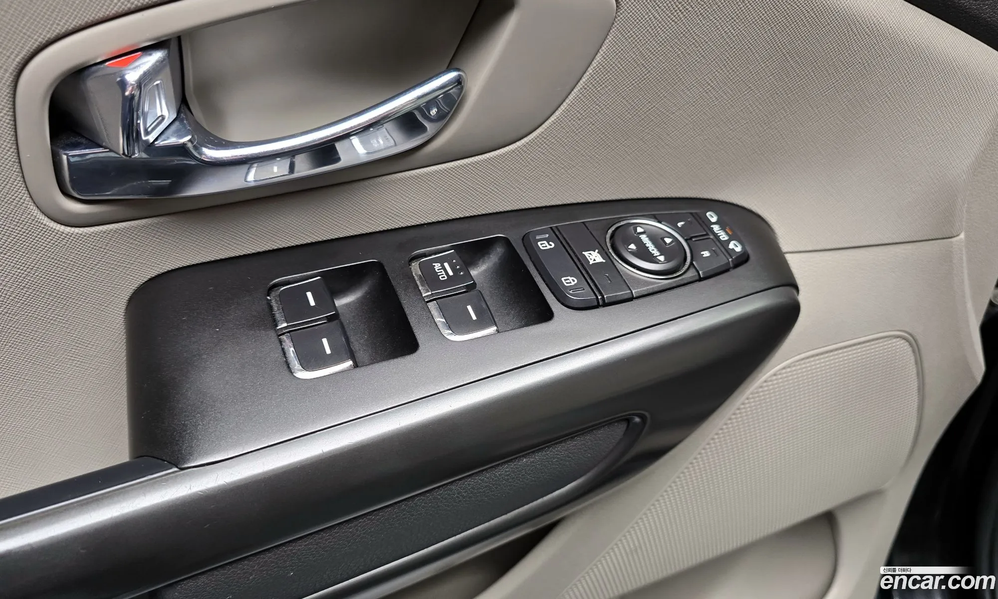 Kia Carnival 2017 KNAMB81ABJS369437 — 12