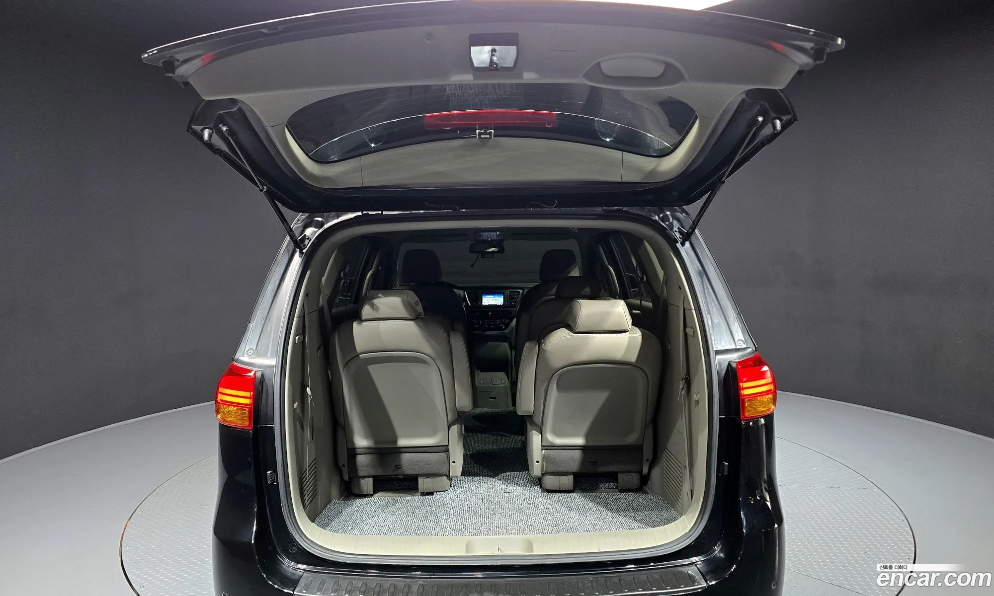 Kia Carnival 2017 KNAMB81ABJS369437 — 7