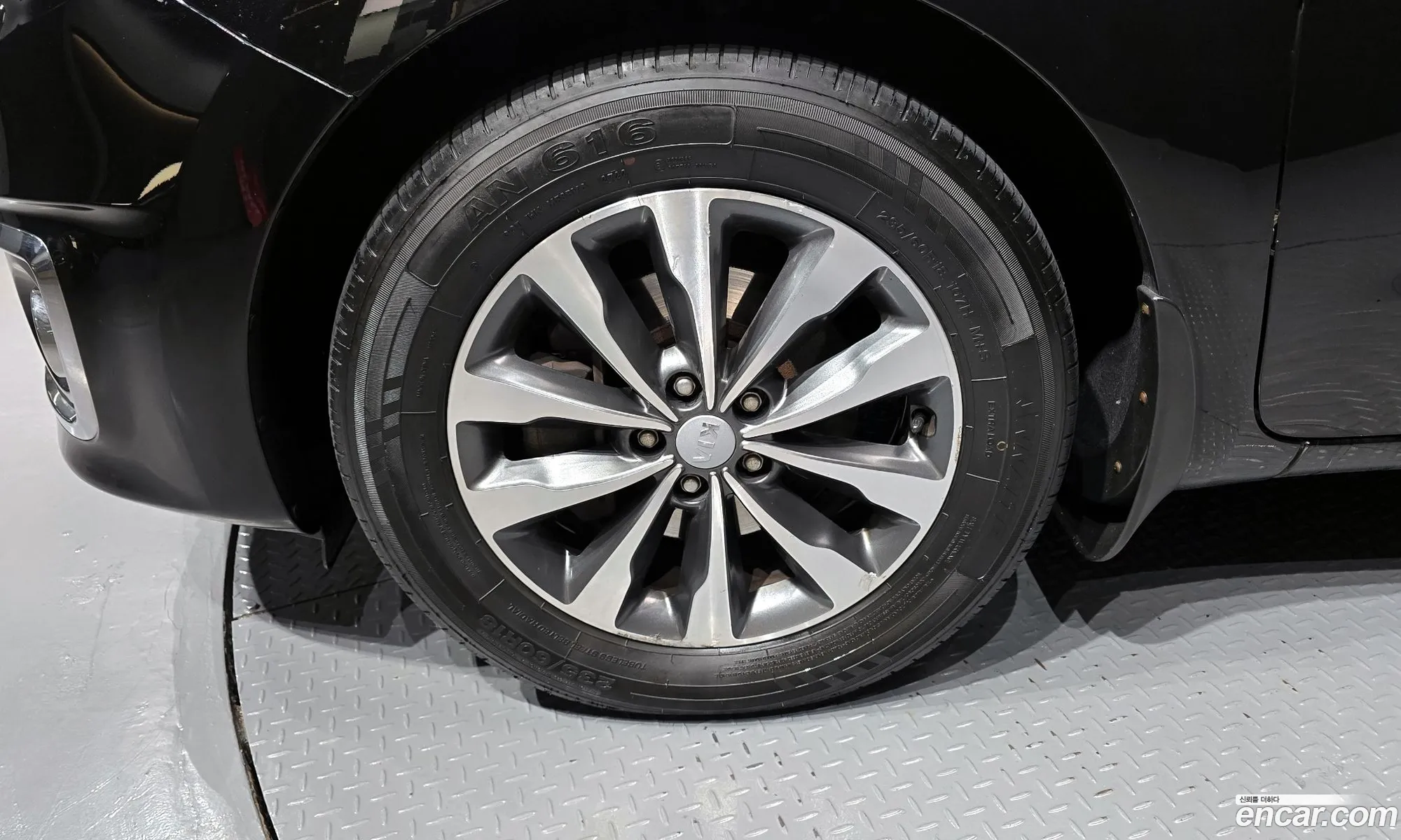 Kia Carnival 2017 KNAMB81ABJS369437 — 4