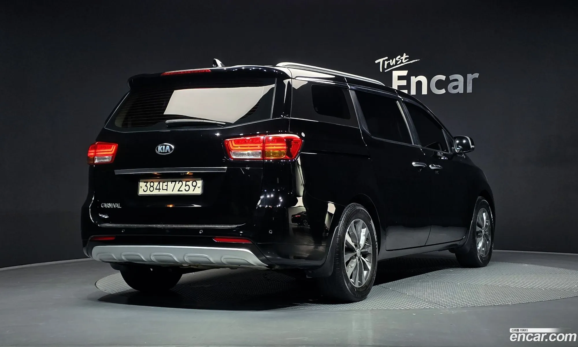 Kia Carnival 2017 KNAMB81ABJS369437 — 3