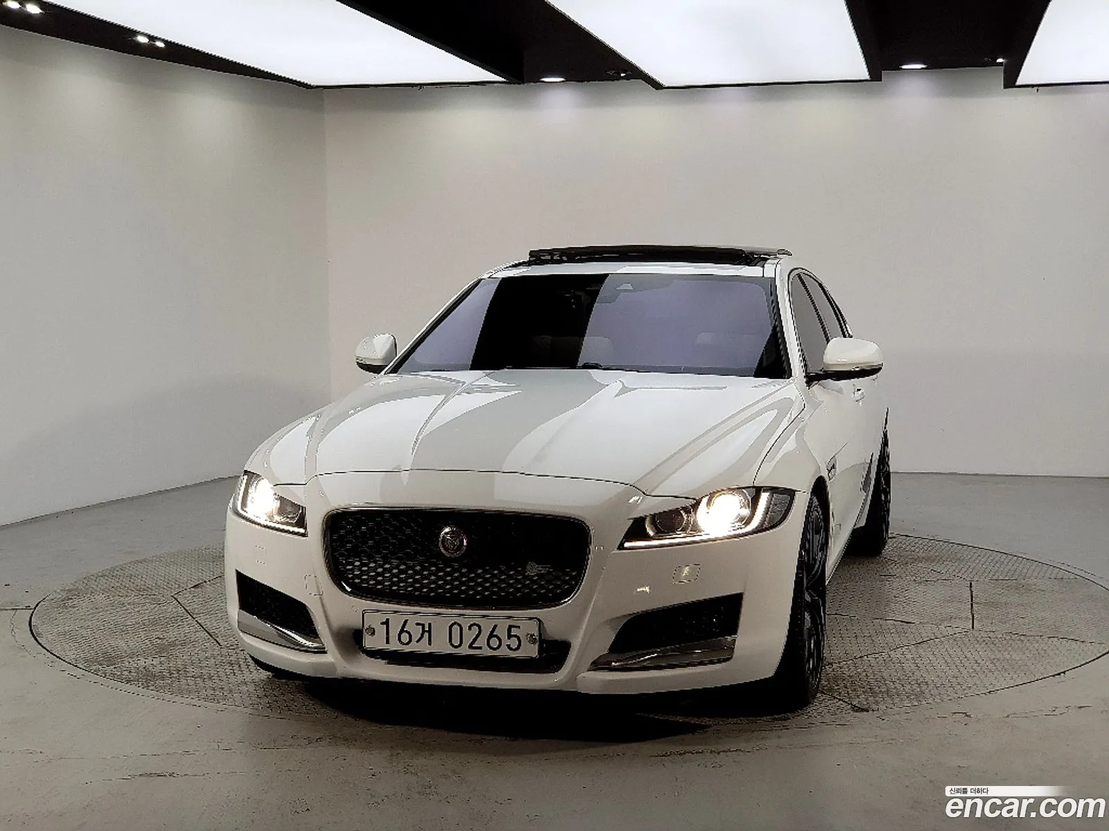 Jaguar XF 2016 — 8