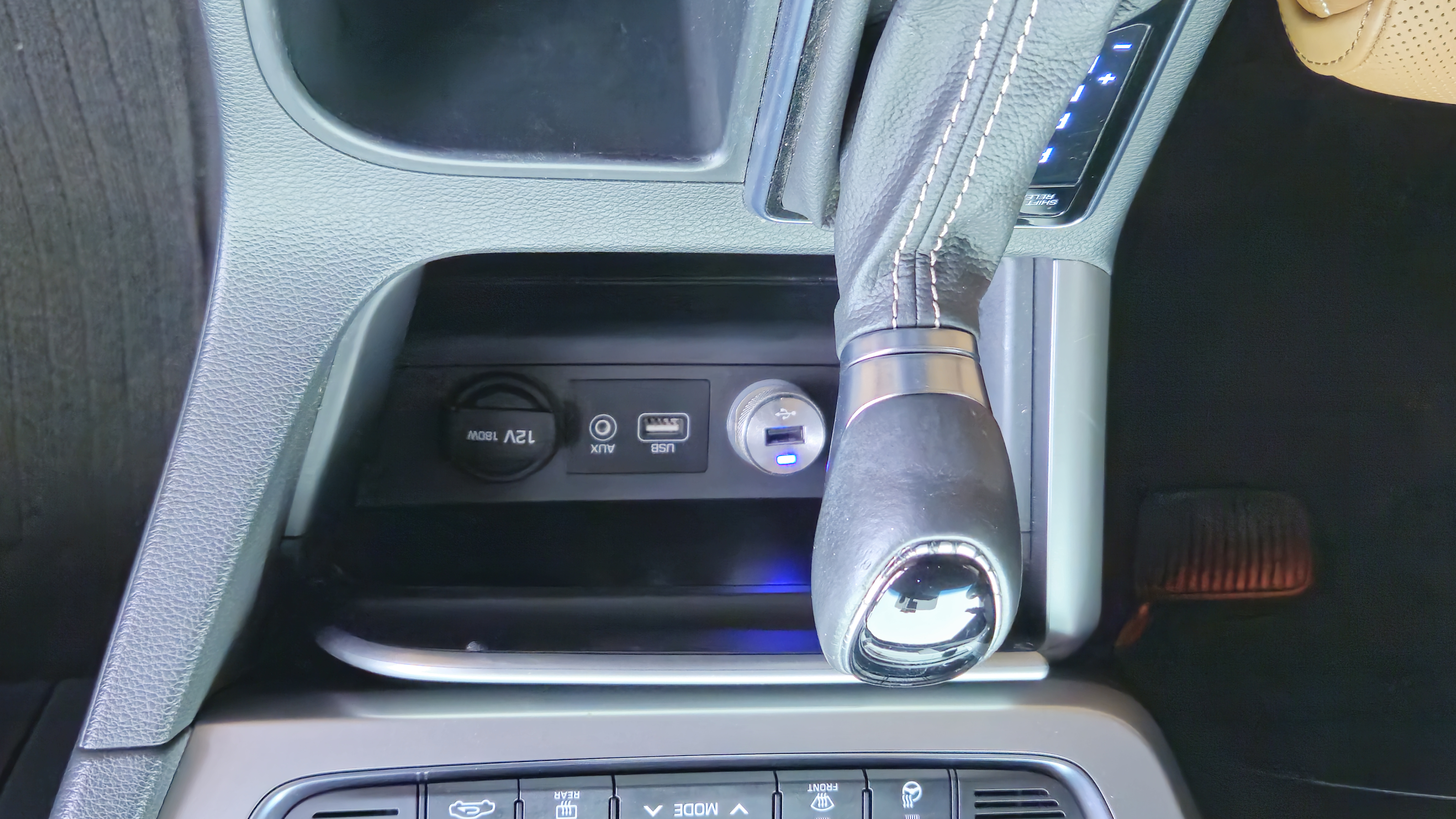 Hyundai LF Sonata 2014 — 12
