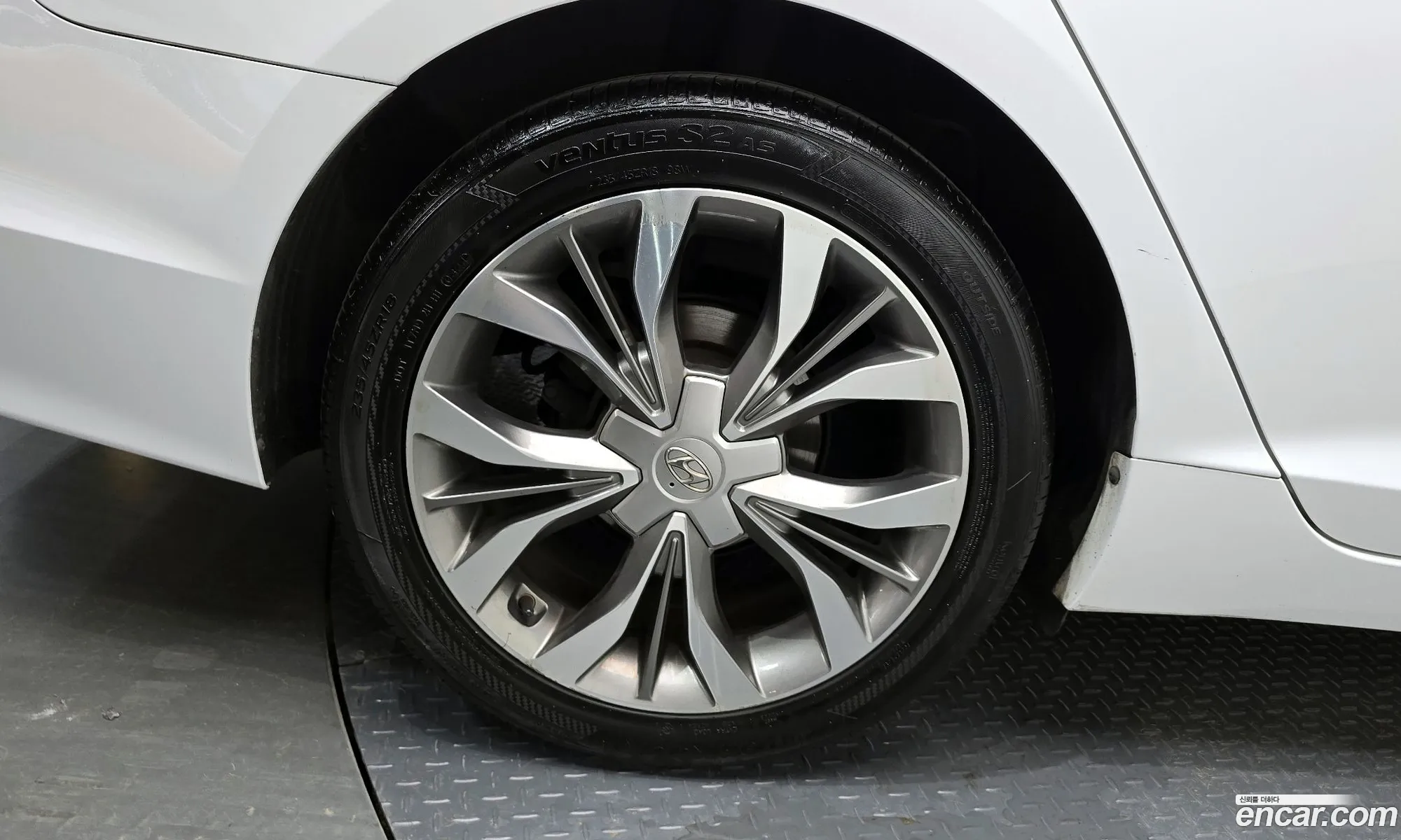 Hyundai LF Sonata 2014 — 13