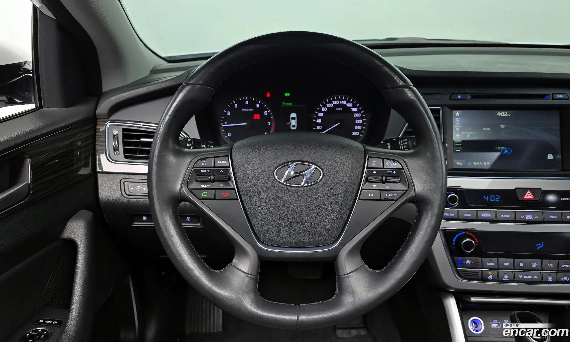 Hyundai LF Sonata 2014 — 25