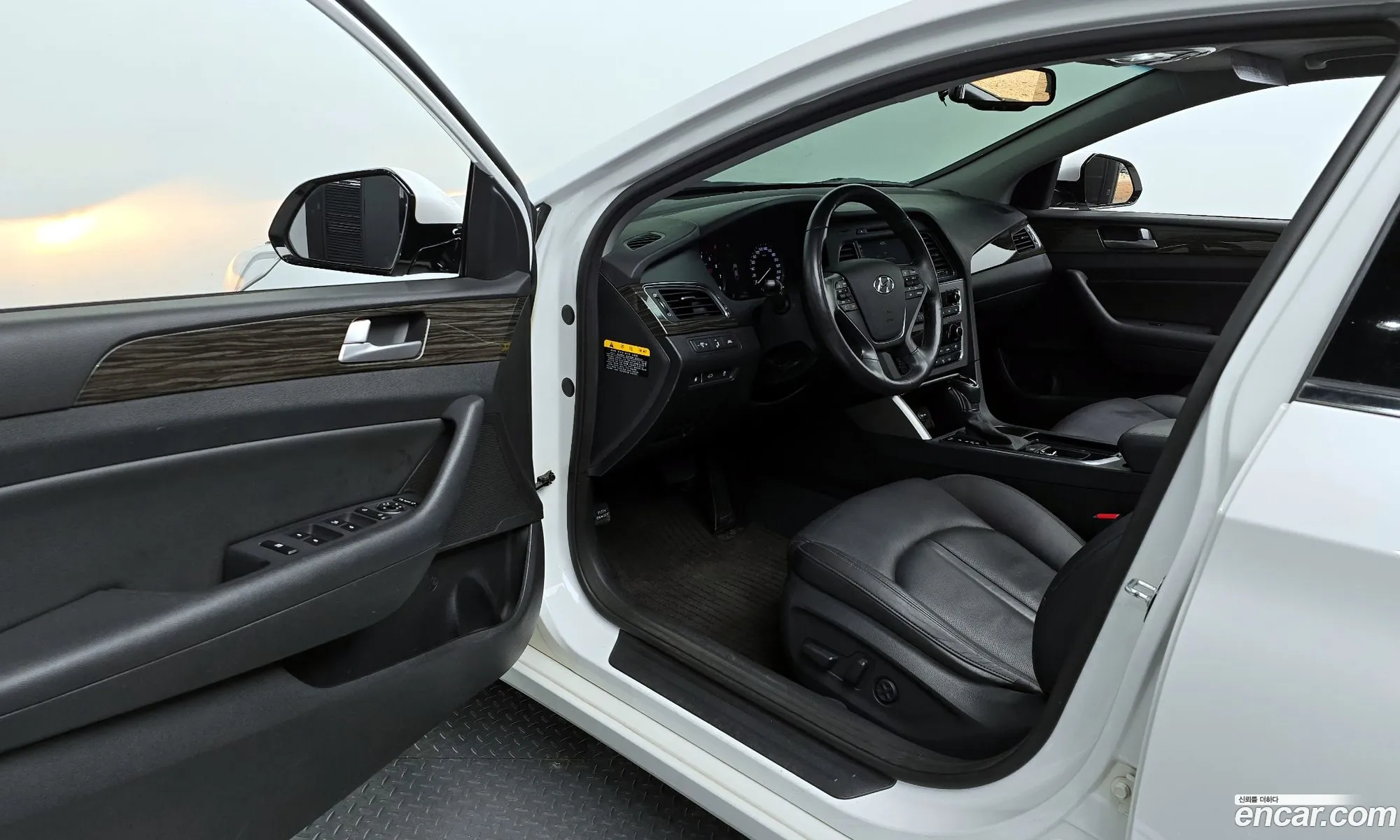 Hyundai LF Sonata 2014 — 19