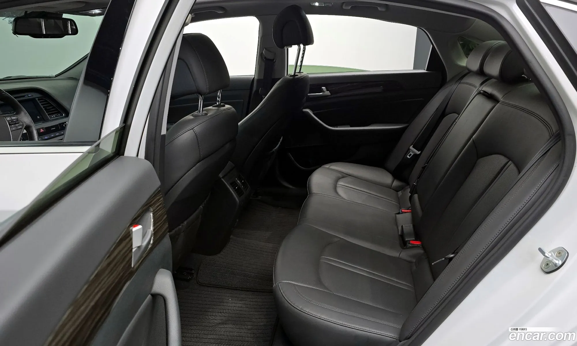 Hyundai LF Sonata 2014 — 30