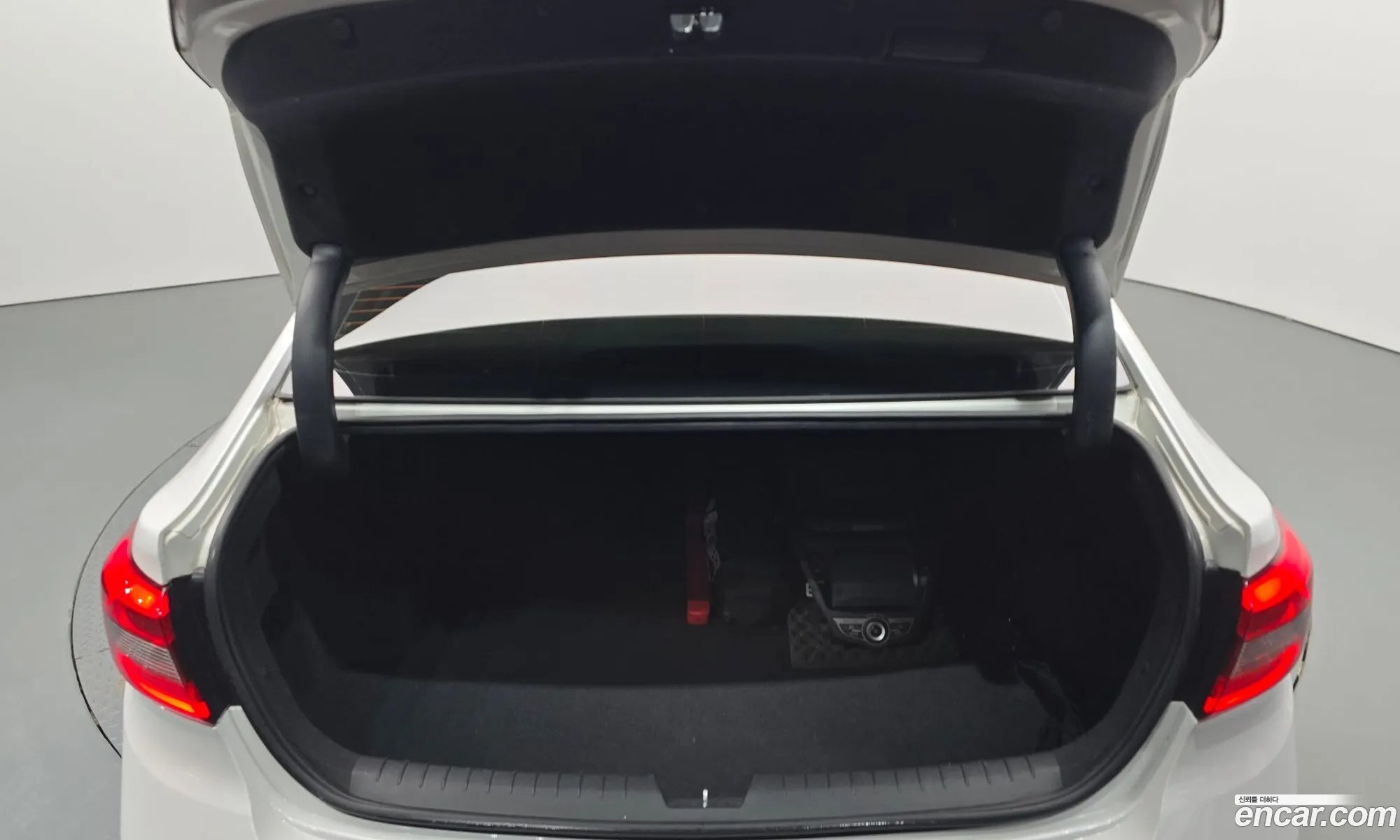 Hyundai LF Sonata 2014 — 16