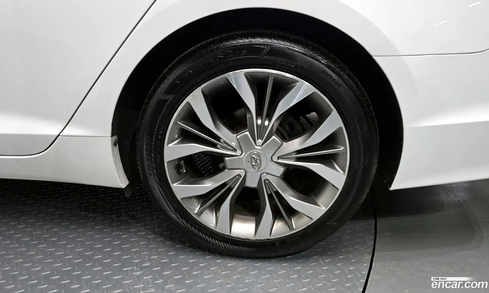 Hyundai LF Sonata 2014 — 17