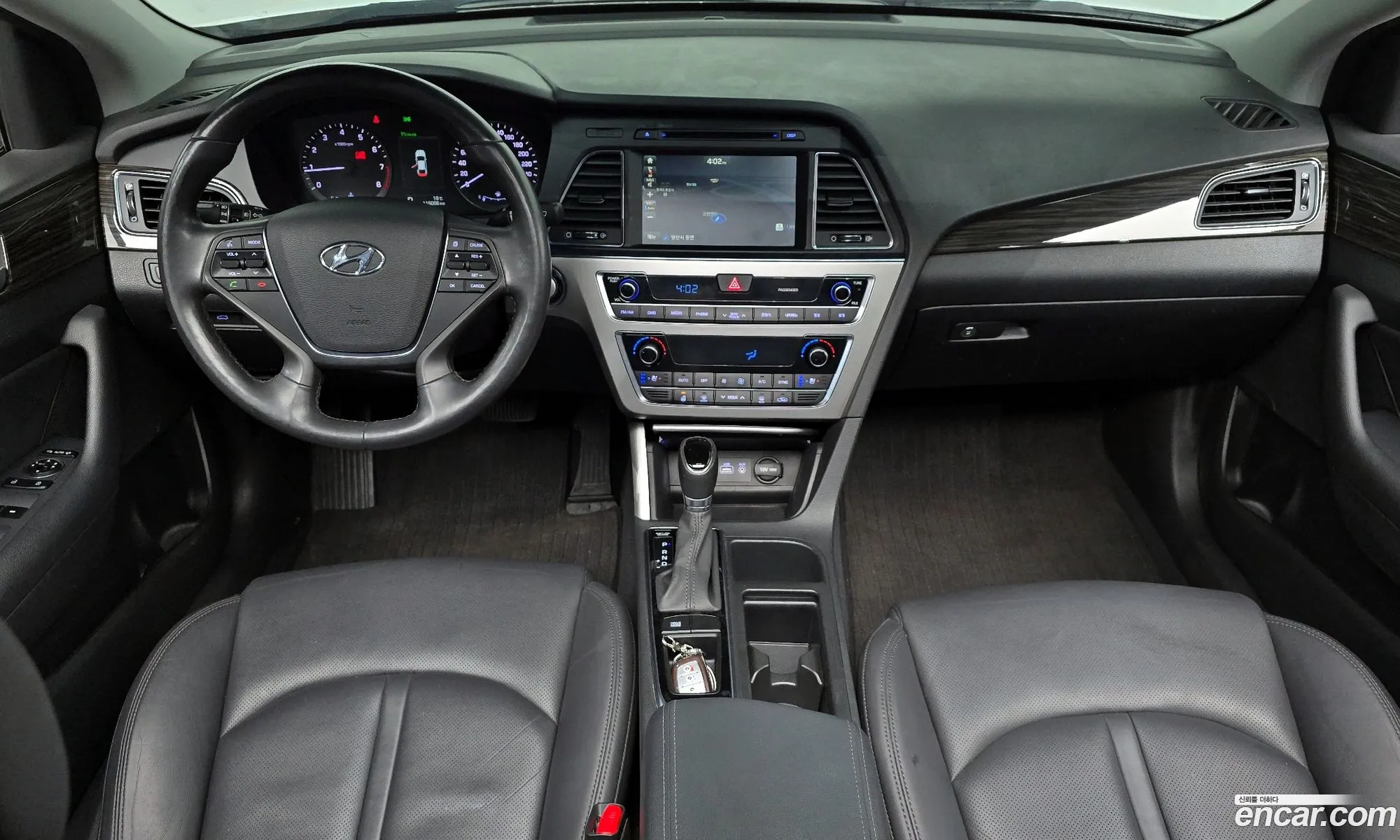 Hyundai LF Sonata 2014 — 12