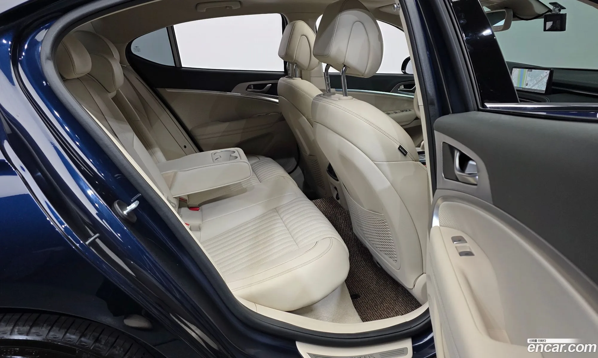 Genesis G70 2021 KMTG341ABMU088877 — 25