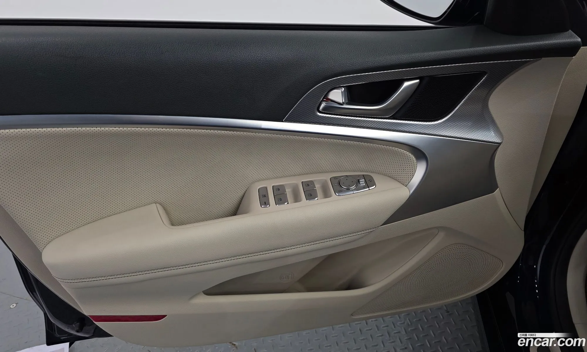 Genesis G70 2021 KMTG341ABMU088877 — 9