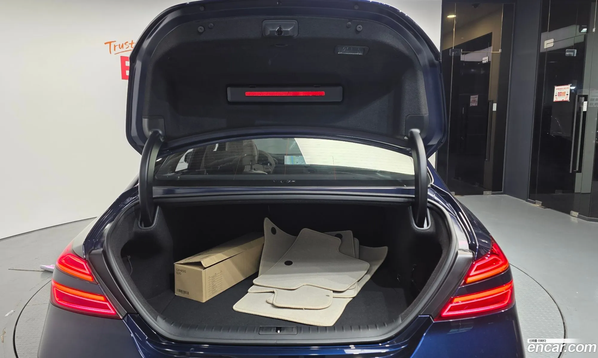 Genesis G70 2021 KMTG341ABMU088877 — 7
