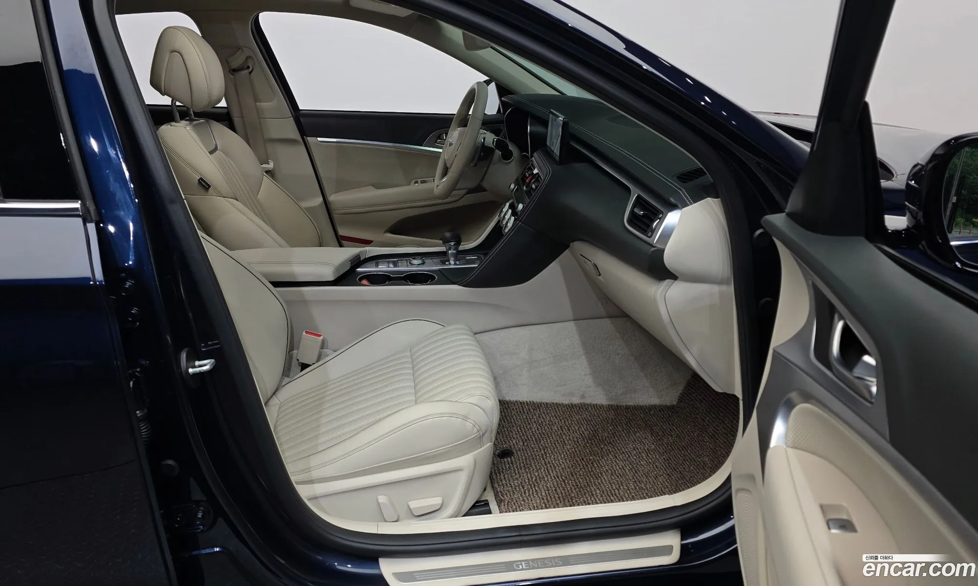 Genesis G70 2021 KMTG341ABMU088877 — 24