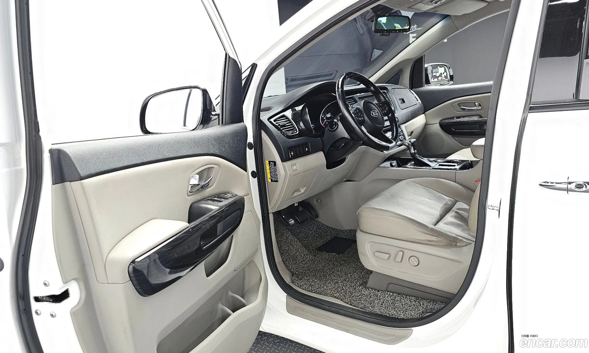 Kia Carnival 2018 KNAMC81ABKS510771 — 2