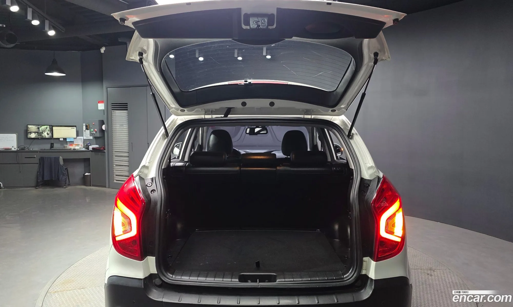 KG Mobility (SsangYong) Style Korando C 2017 — 28