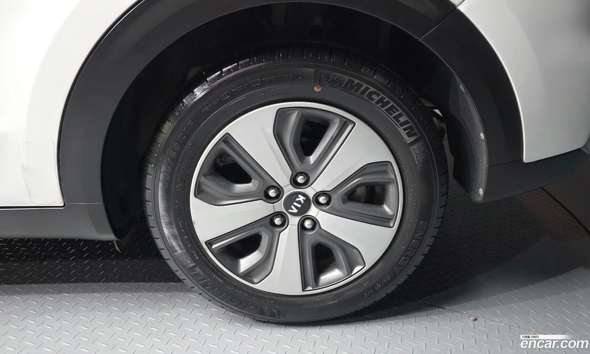 Kia Niro 2016 KNACA81CGHA019233 — 19