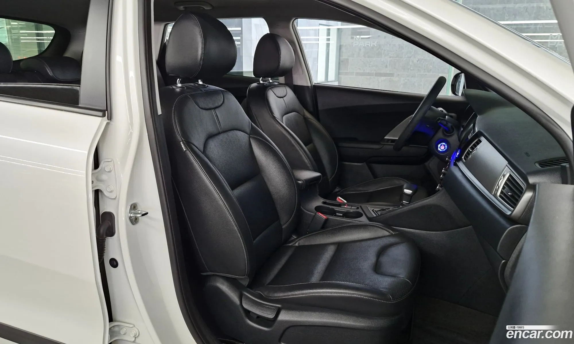 Kia Niro 2016 KNACA81CGHA019233 — 8