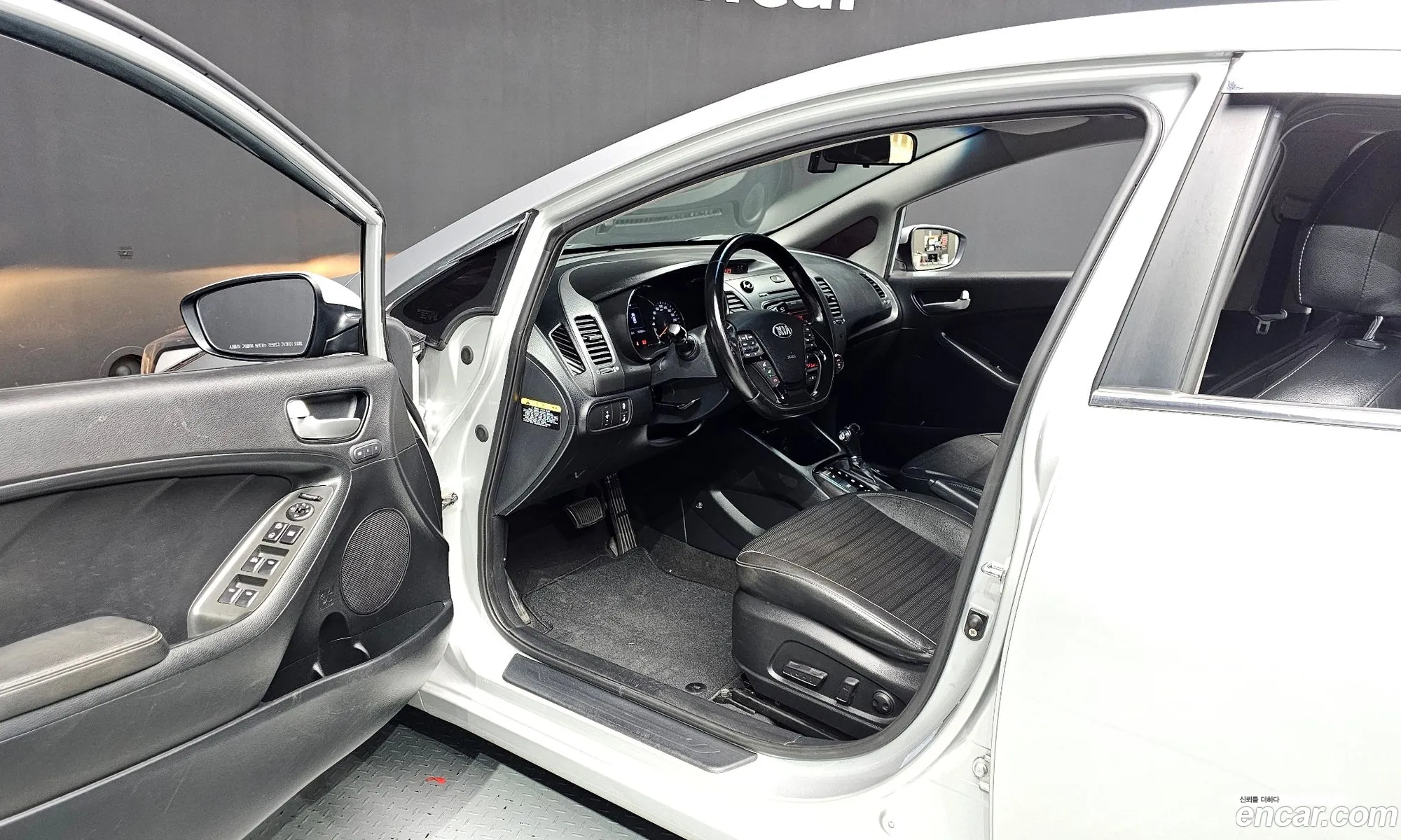 Kia K3 2016 KNAFX412BGA952038 — 10