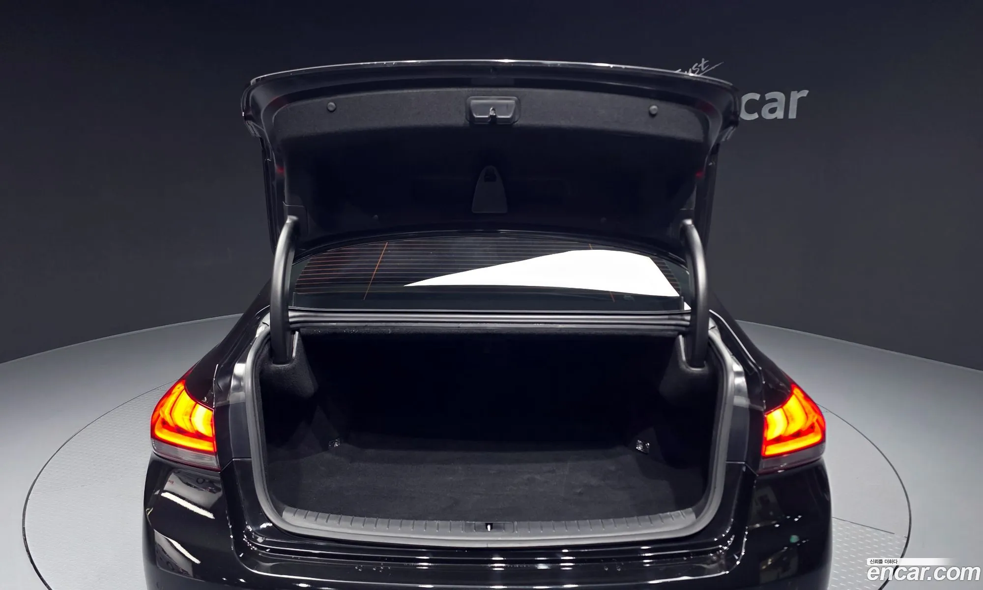Genesis G80 2018 KMHGL41DDJU284471 — 10
