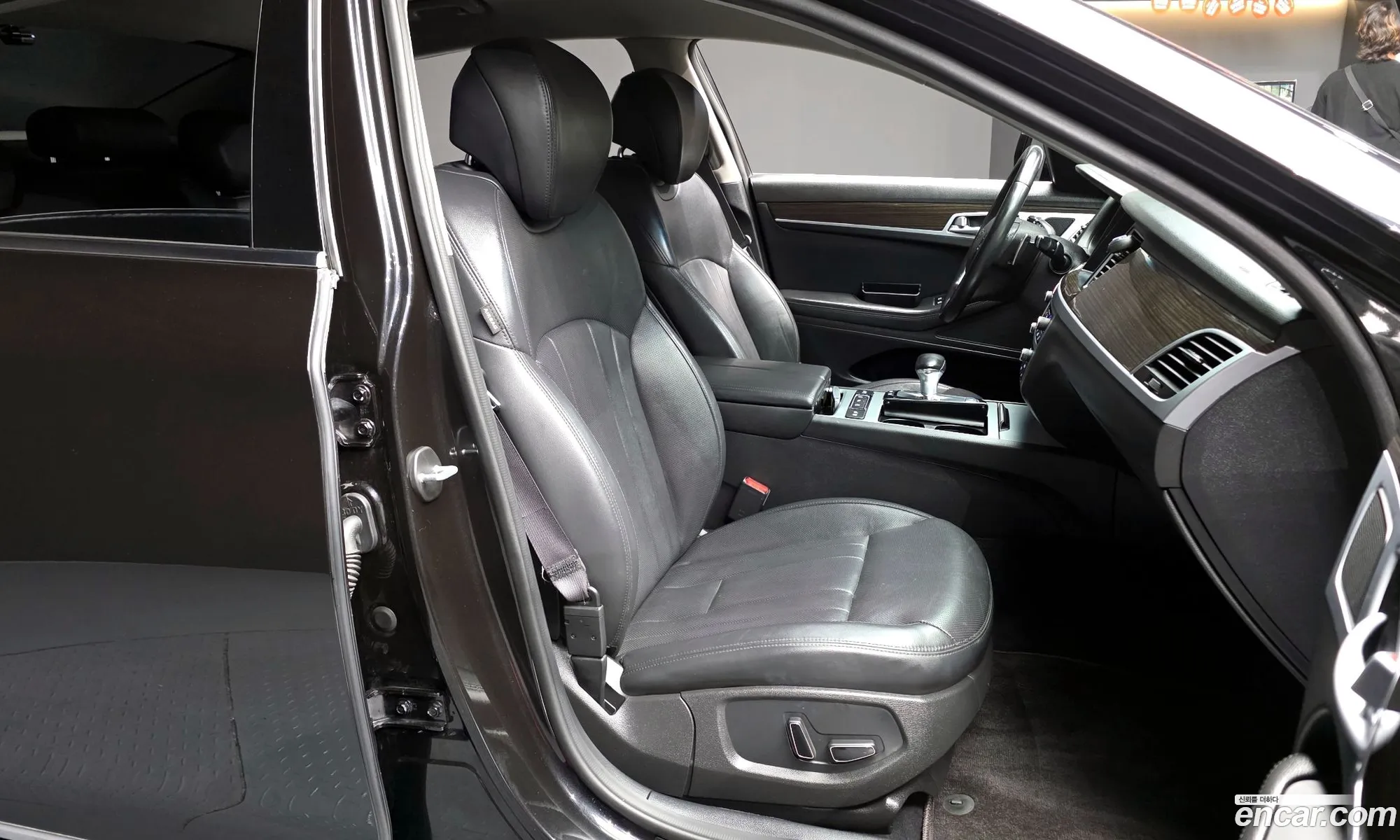Genesis G80 2018 KMHGL41DDJU284471 — 4