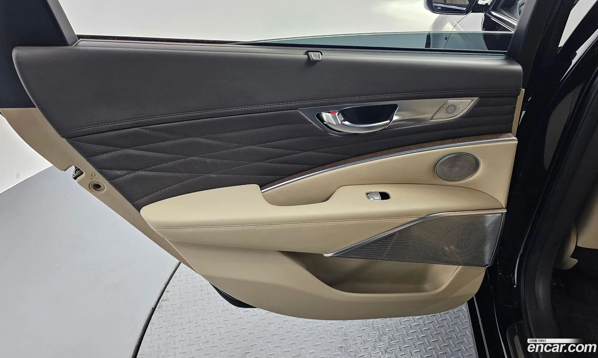 Kia The K9 2018 KNAS2418DKS005722 — 23