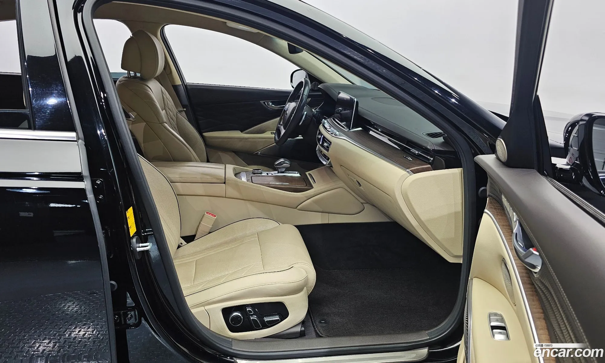 Kia The K9 2018 KNAS2418DKS005722 — 30