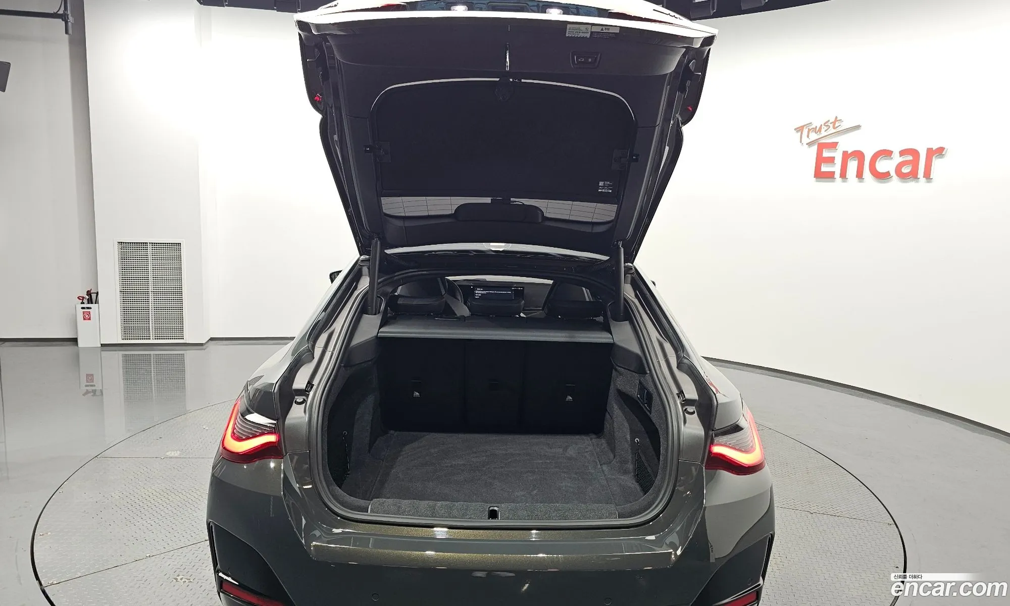 BMW i4 2023 WBY31AW01PFP63870 — 9