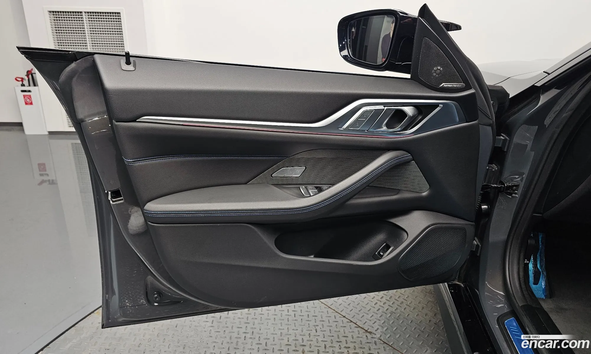 BMW i4 2023 WBY31AW01PFP63870 — 25